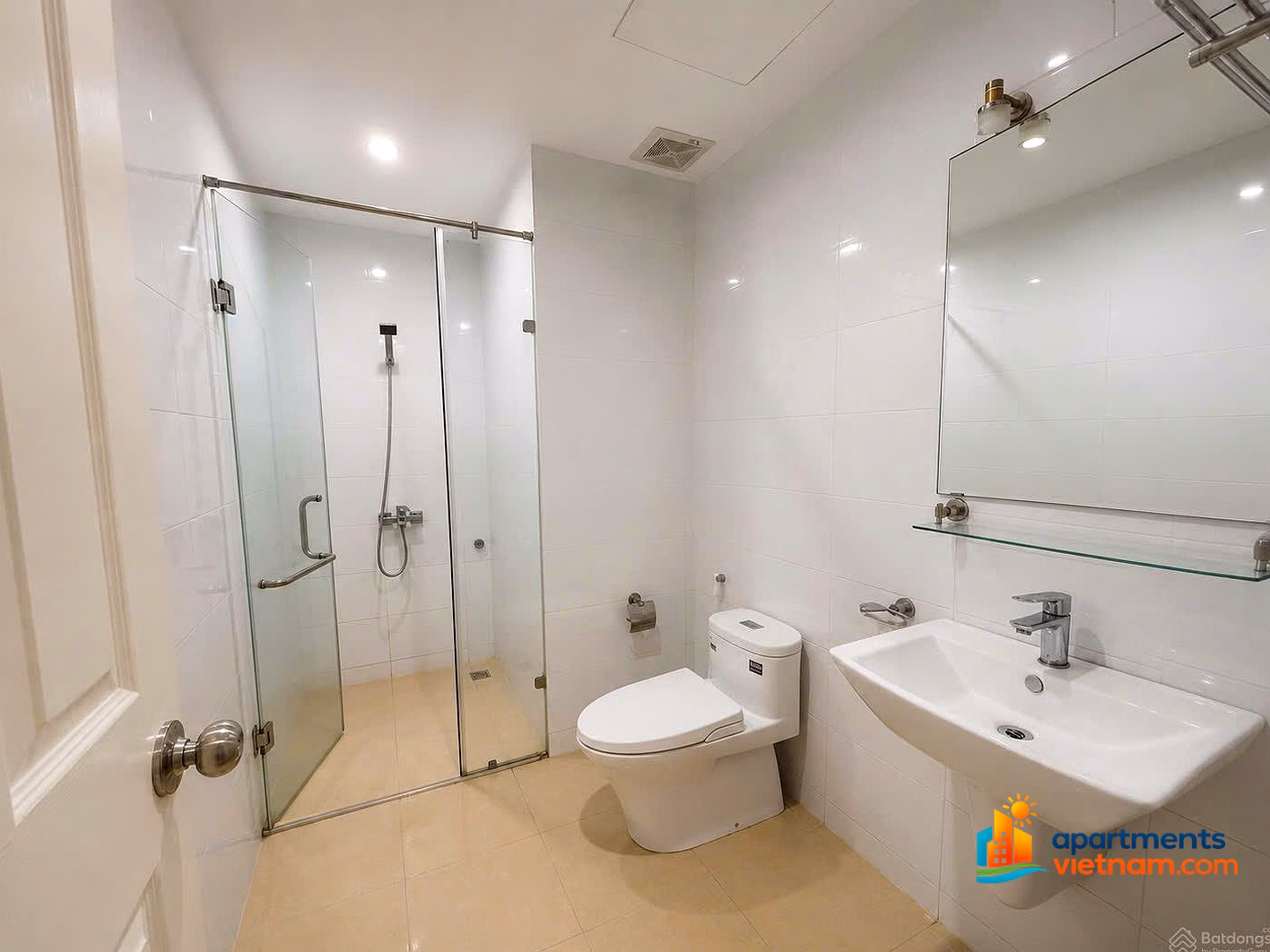 Luxury 3-bedroom apartment with lake view & open green space in My Dinh, Hanoi