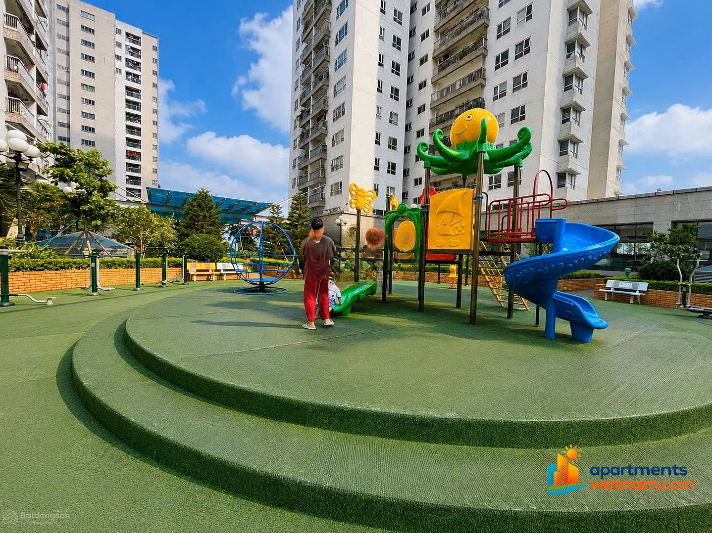 Luxury 3-bedroom apartment with lake view & open green space in My Dinh, Hanoi