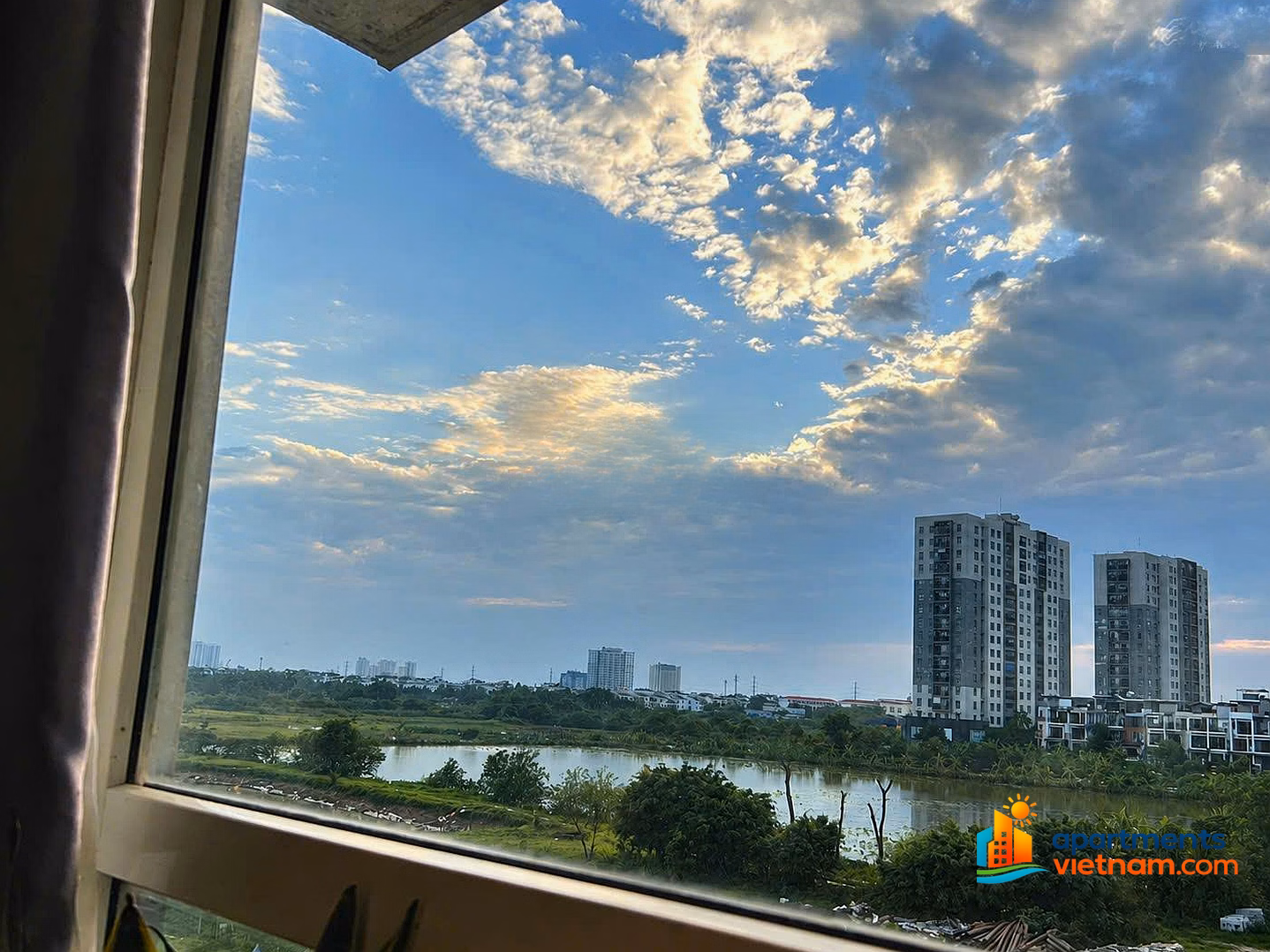 Luxury 3-bedroom apartment with lake view & open green space in My Dinh, Hanoi