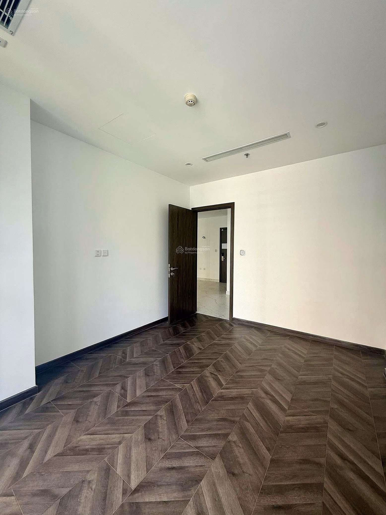 Selling 1 bedroom with Beverly Swimming Pool View Price 3,850ty full Floor Nice View