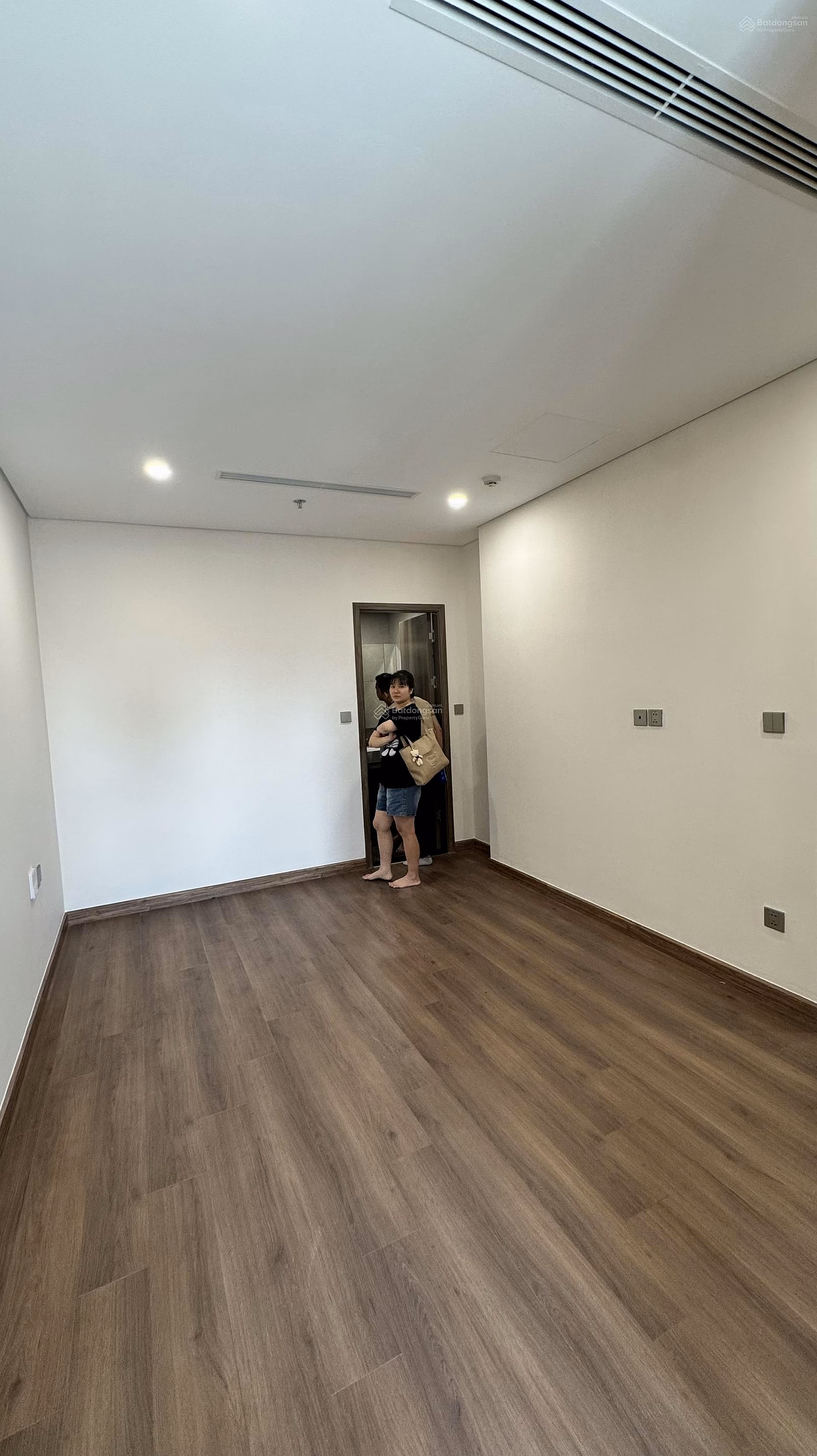 Only 1 apartment of 82m2 designed with 2 bedrooms + for sale, priced at 7.68 billion including fees, 300 million cheaper than TT, axis D05 with lake view