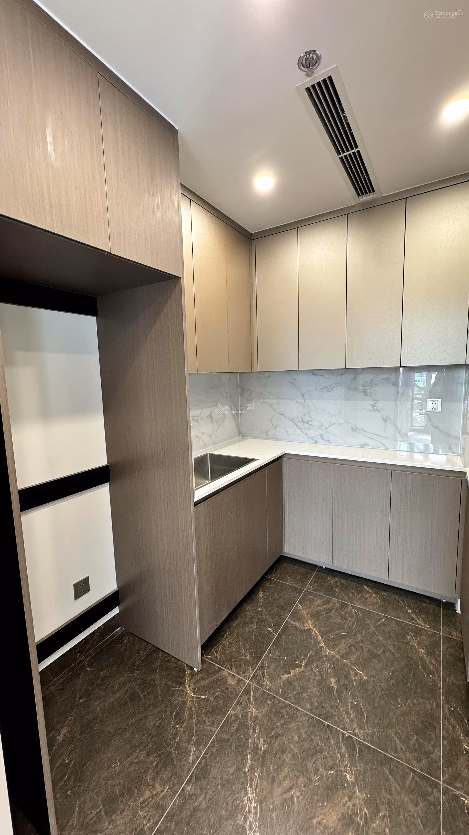 Only 1 apartment of 82m2 designed with 2 bedrooms + for sale, priced at 7.68 billion including fees, 300 million cheaper than TT, axis D05 with lake view