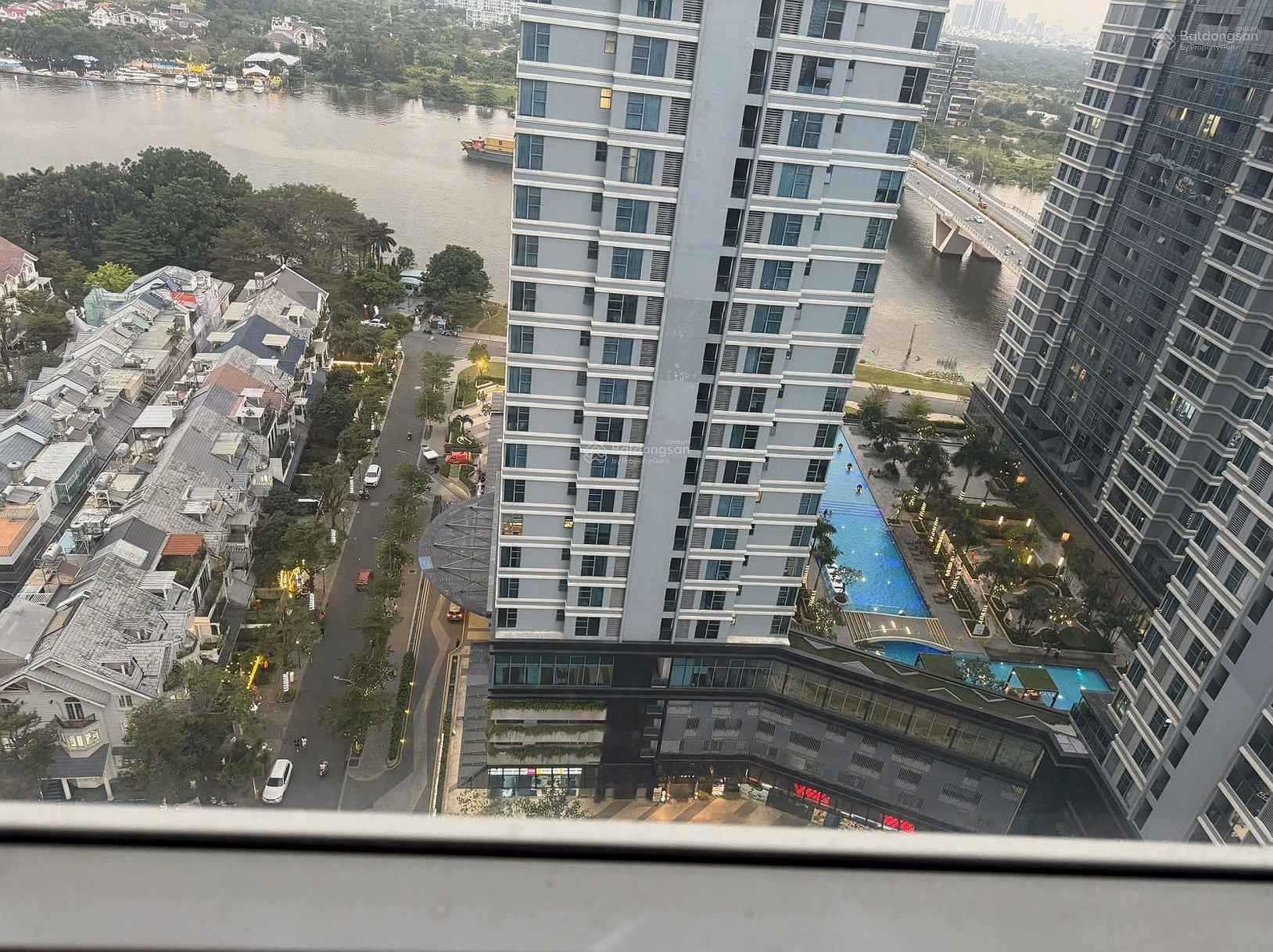 Nguyen Huu Canh Binh Thanh apartment for sale with available book only 3.6 billion