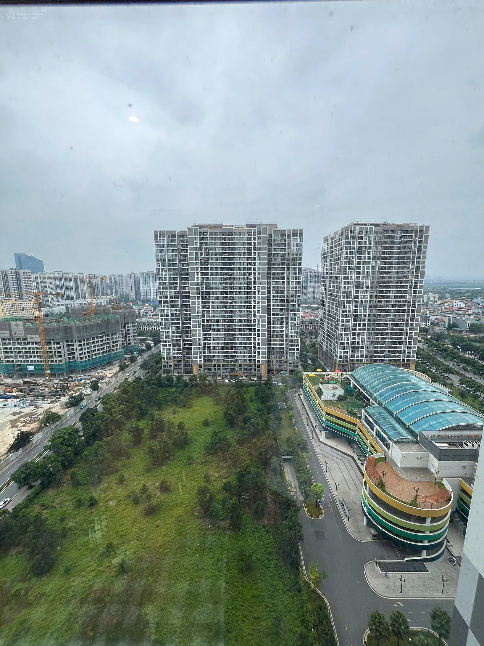 The owner is selling a 2N, 2WC apartment, fully furnished, with red book for P1 Pavilion building, best price on the market