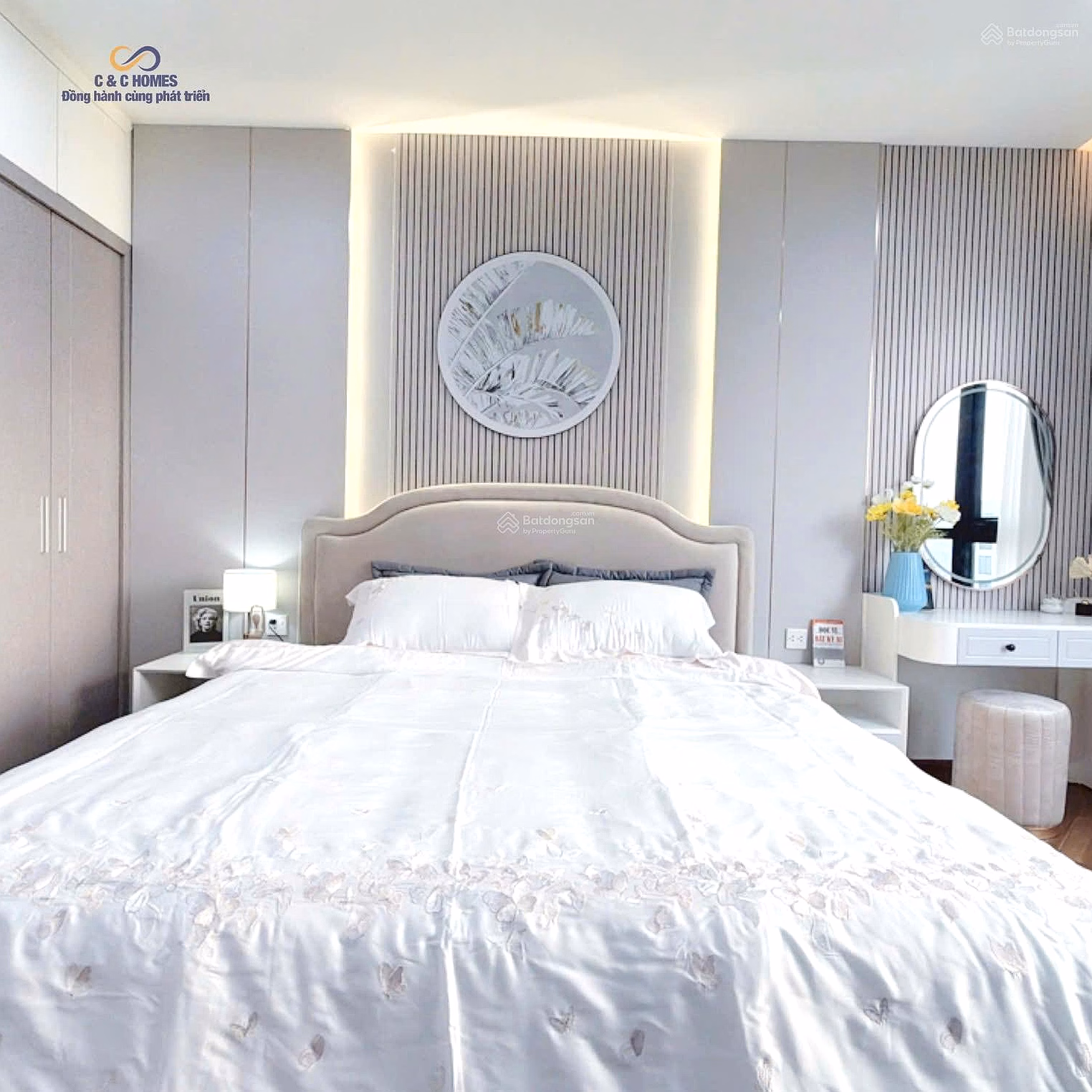 The owner is selling 3 bedrooms, corner of Times City, middle floor. Price slightly 11 billion VND, area 103m2***