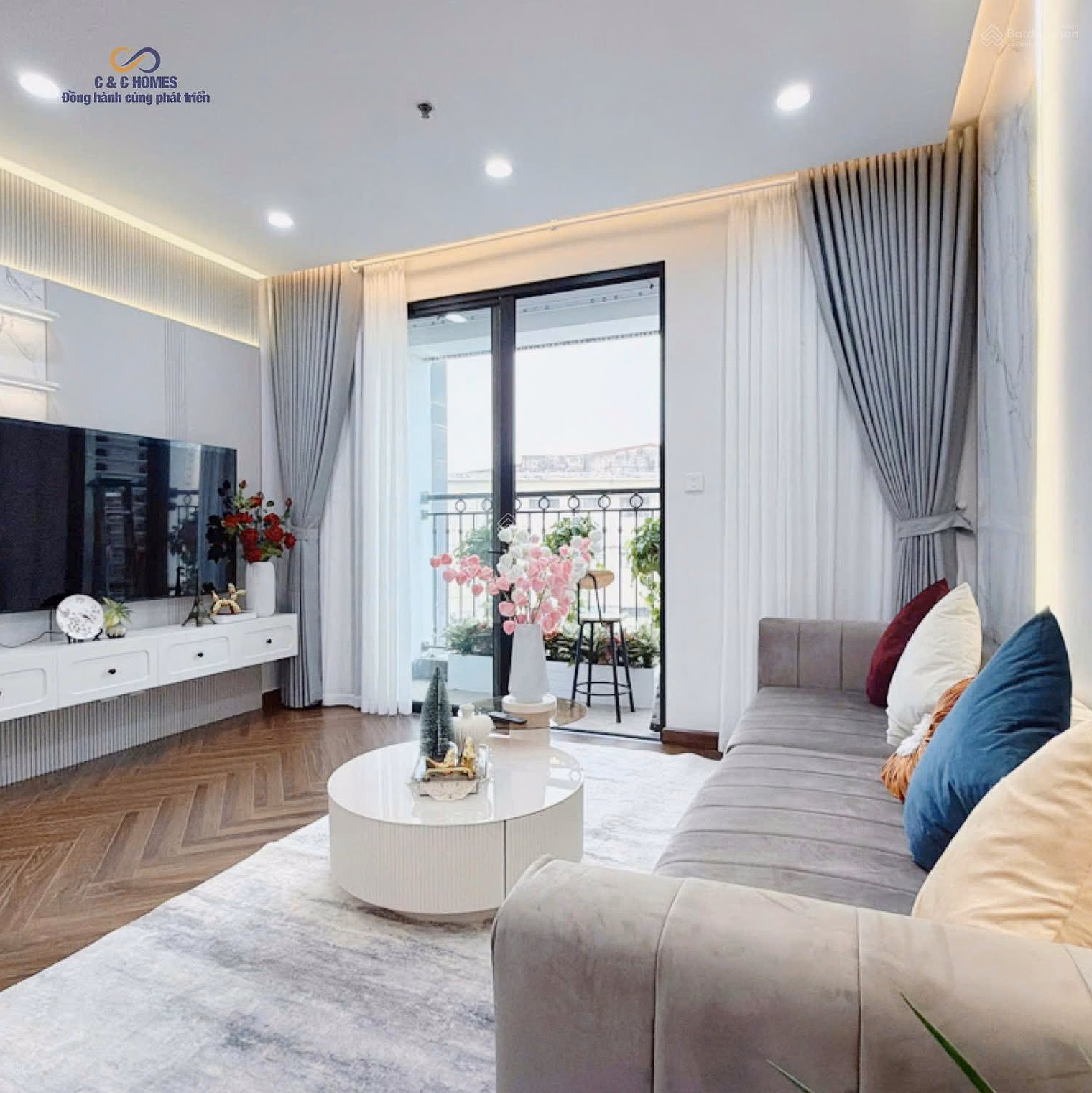 The owner is selling 3 bedrooms, corner of Times City, middle floor. Price slightly 11 billion VND, area 103m2***