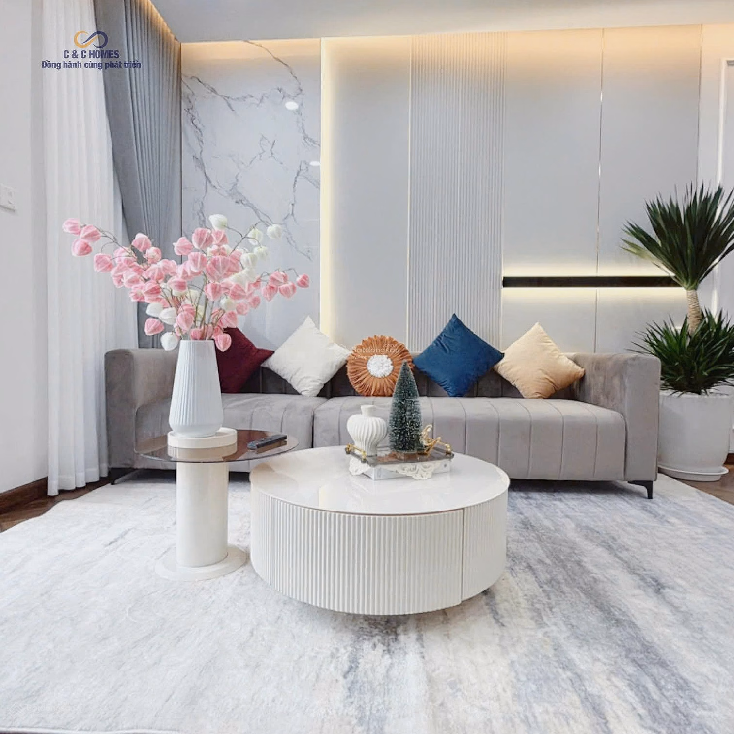The owner is selling 3 bedrooms, corner of Times City, middle floor. Price slightly 11 billion VND, area 103m2***