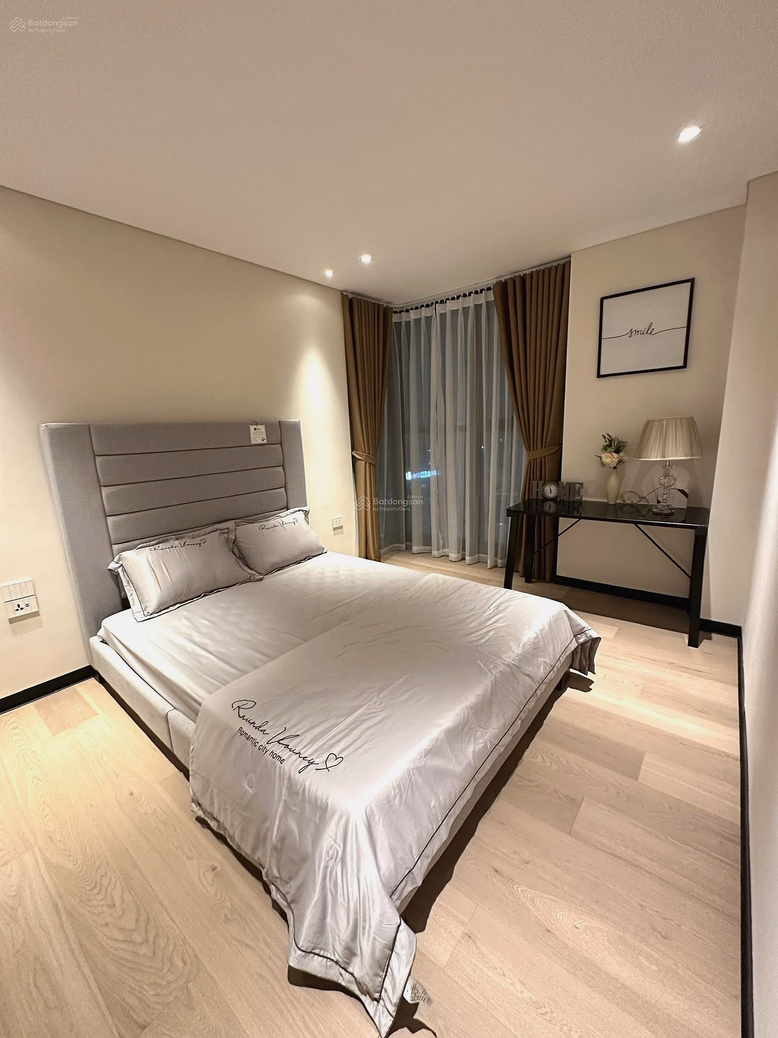 Vinhomes Nguyen Chi Thanh apartment for sale, area 109m2, 3 bedrooms fully furnished, price only 16.8 billion***