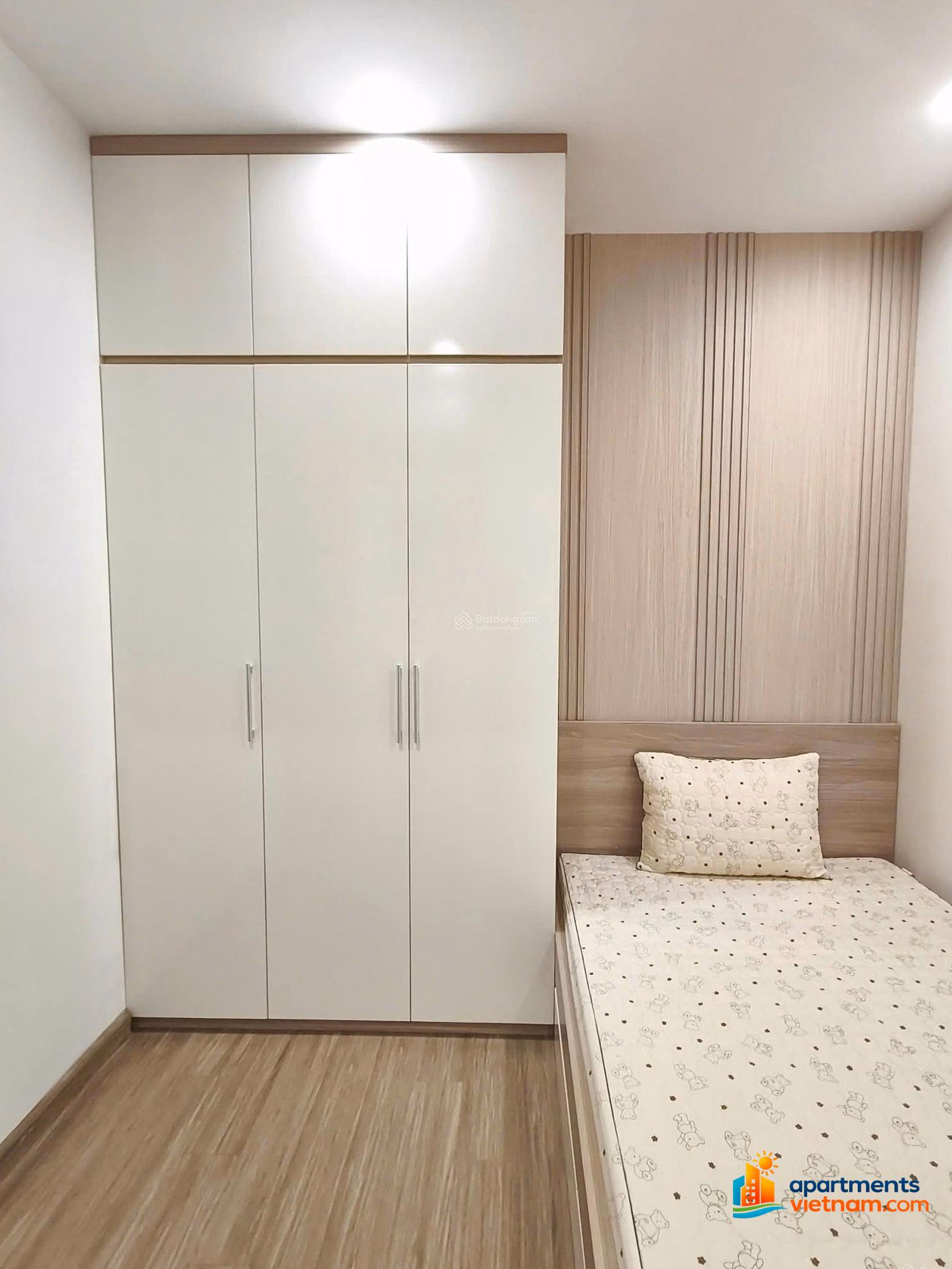 2N1WC full of beautiful furniture near TechnoPark, the big plus is the extremely chill view of the San Ho River