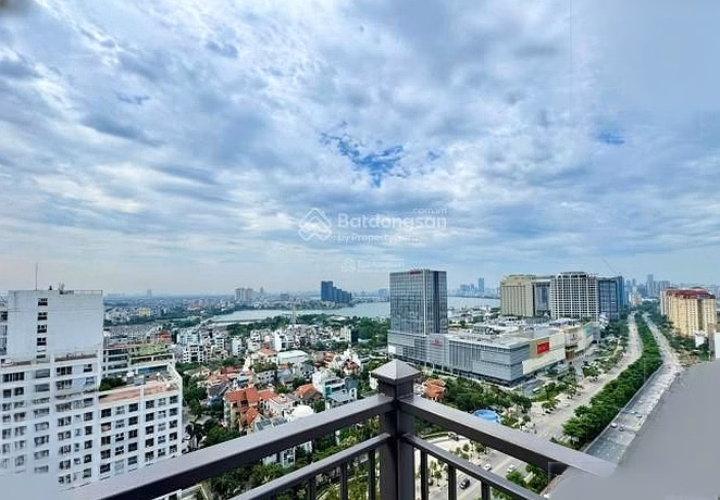 Luxury apartment, 5 bedrooms in Udic Tay Ho Tower for rent, 300m², duplex view of West Lake