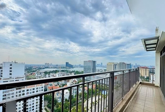 Luxury apartment, 5 bedrooms in Udic Tay Ho Tower for rent, 300m², duplex view of West Lake