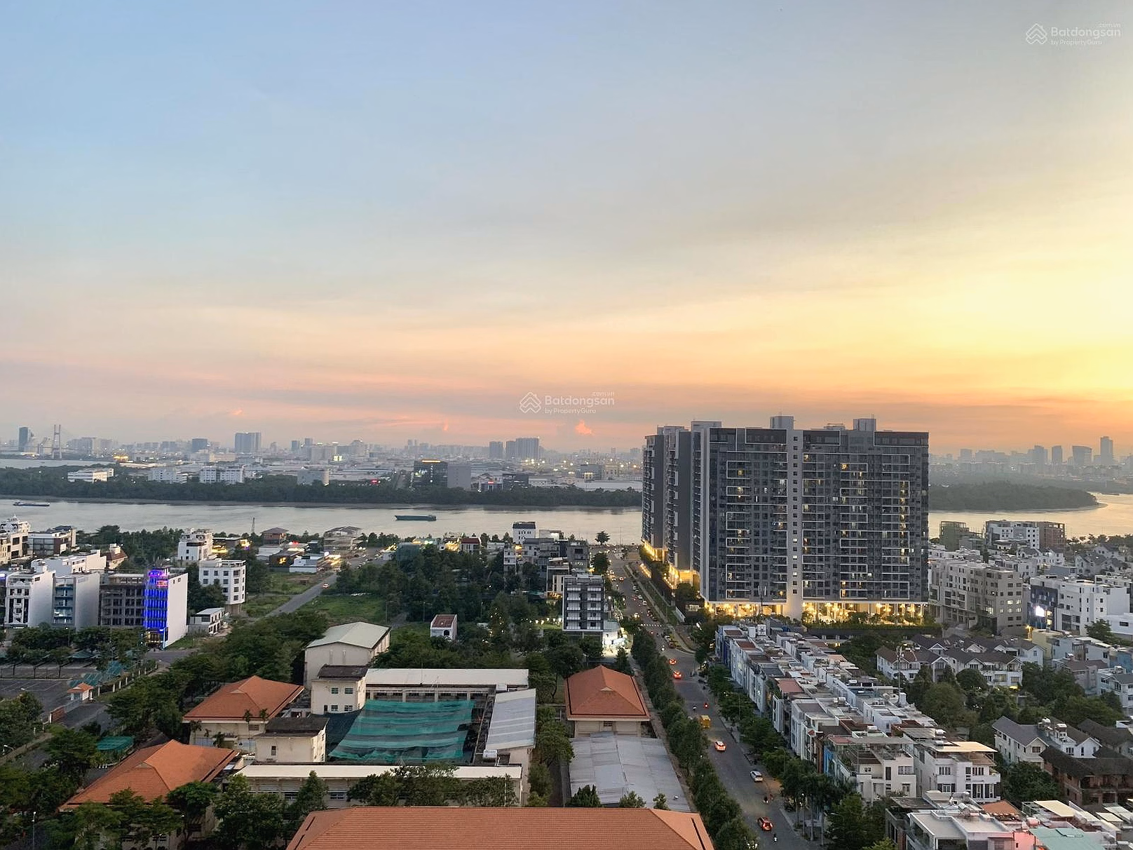 Duplex apartment for rent on high floor with beautiful view, price 35 million/month