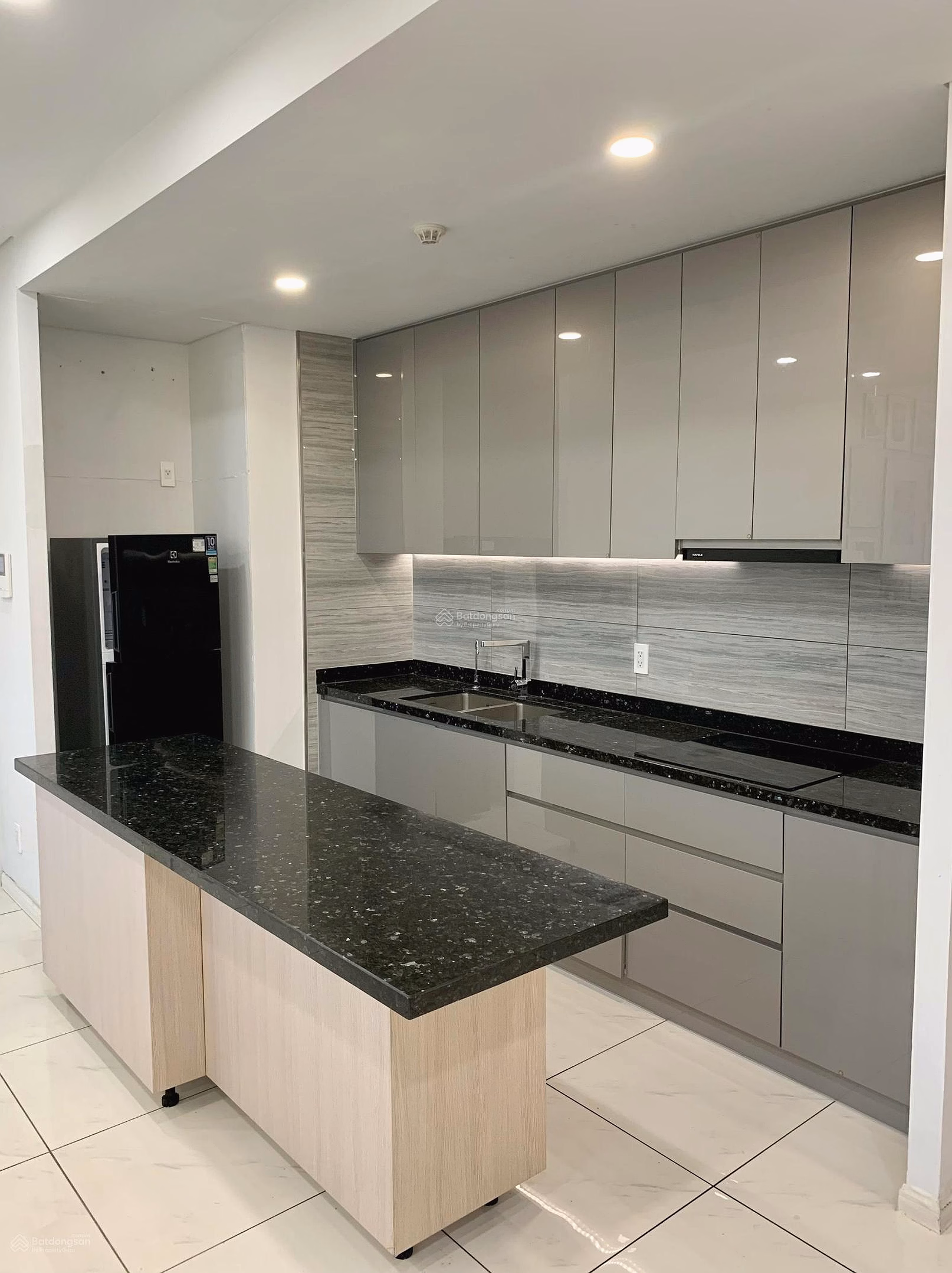 Duplex apartment for rent on high floor with beautiful view, price 35 million/month