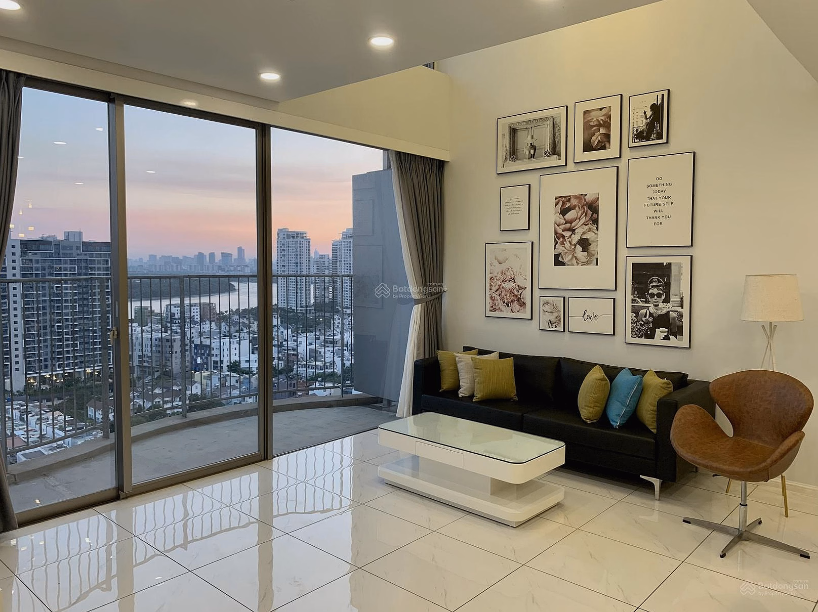 Duplex apartment for rent on high floor with beautiful view, price 35 million/month