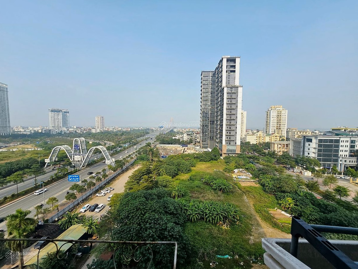Owner needs to sell Vuon Dao CC apartment. Area 125m2 house with 3 bedrooms 2 bathrooms, 0975 750 ***