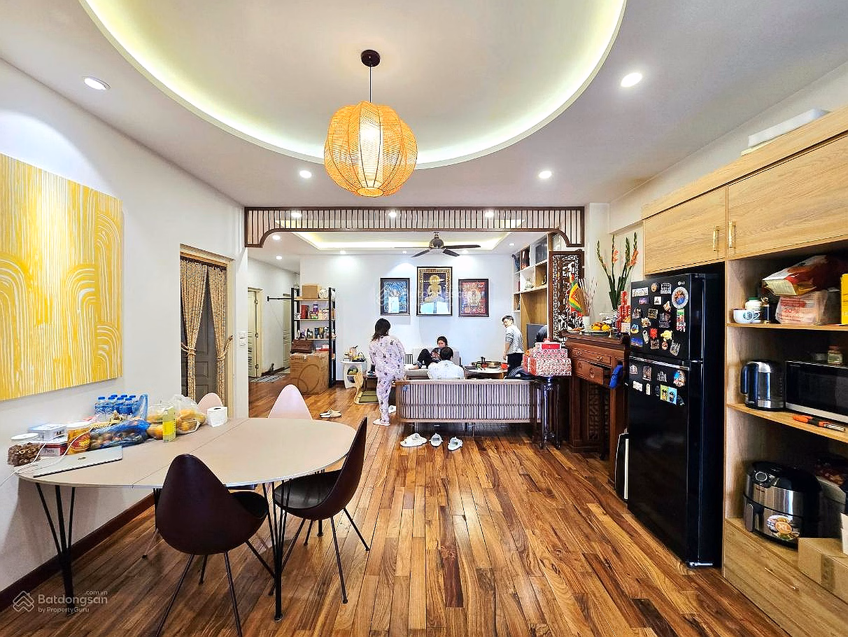 Owner needs to sell Vuon Dao CC apartment. Area 125m2 house with 3 bedrooms 2 bathrooms, 0975 750 ***