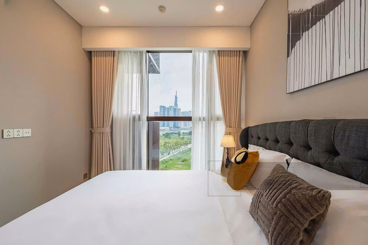 Good deal, good market price. The Galleria 1 bedroom -50m2, View LM81, Price 14.8 billion. Ngan: 0981 799 ***