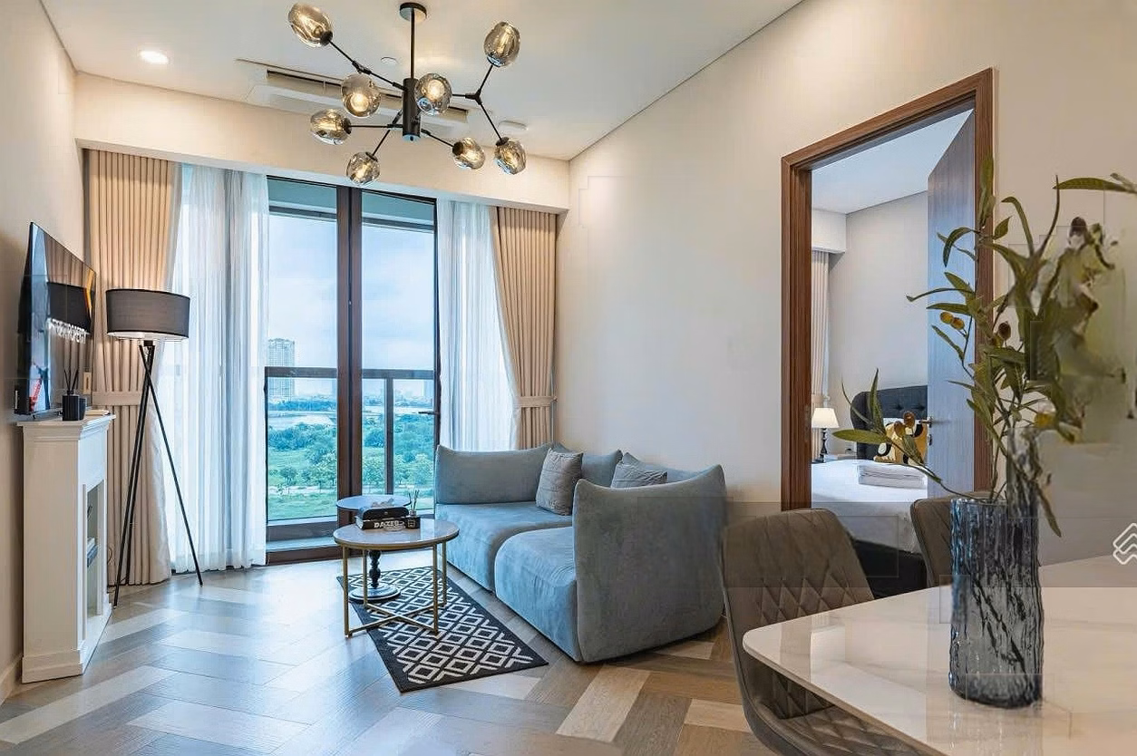 Good deal, good market price. The Galleria 1 bedroom -50m2, View LM81, Price 14.8 billion. Ngan: 0981 799 ***