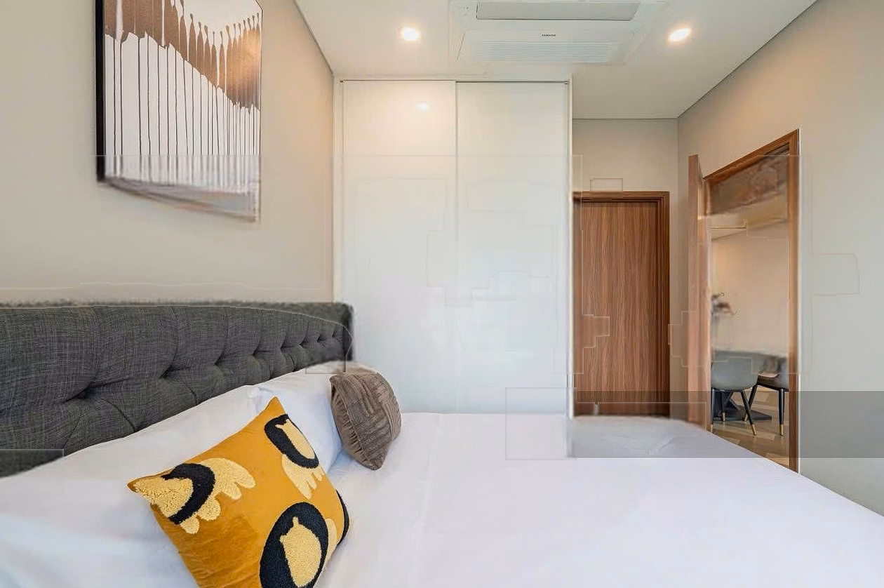 Good deal, good market price. The Galleria 1 bedroom -50m2, View LM81, Price 14.8 billion. Ngan: 0981 799 ***