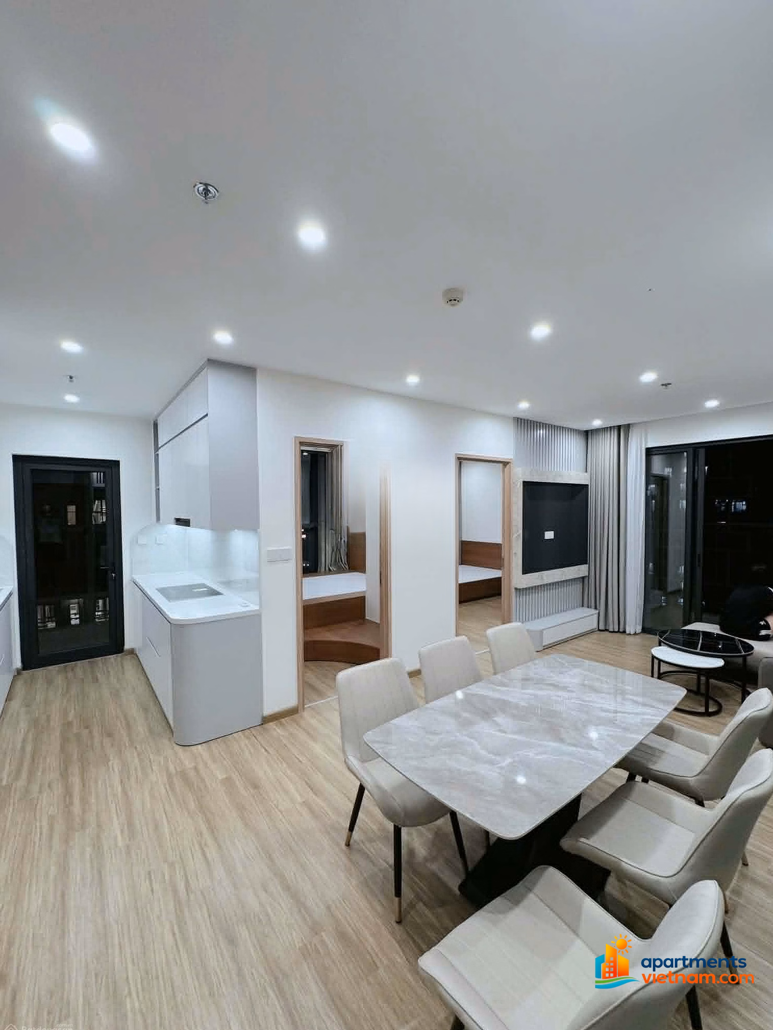 The owner needs to sell a 3-bedroom apartment of 80m², TC2 building, floor 2212, Vinhomes Smart City. Price 7.1 billion including fees