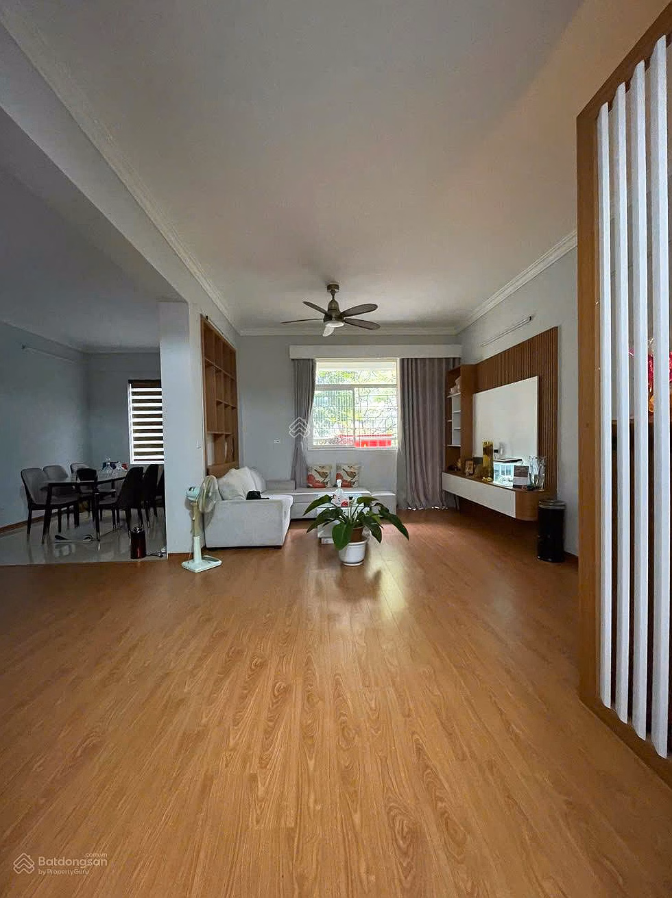 Selling 3-bedroom corner apartment Vinaconex 3 Khuc Thua Du 109m2 NT full, price 9.5 billion (Standard price - with TL)