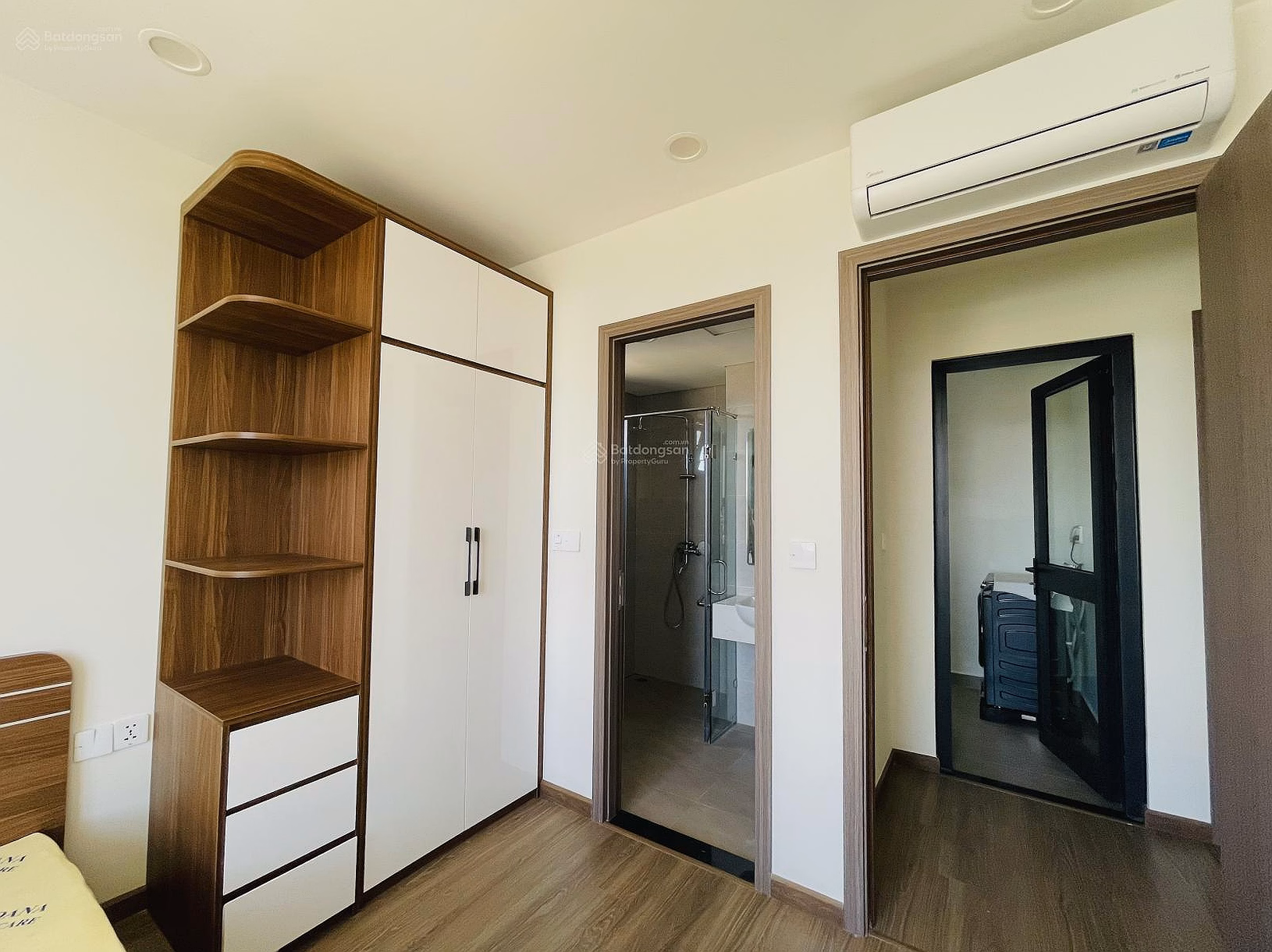 Corner apartment for rent with 3 bedrooms, 80m2, fully furnished, balcony facing South, airy park view at FPT Plaza 3