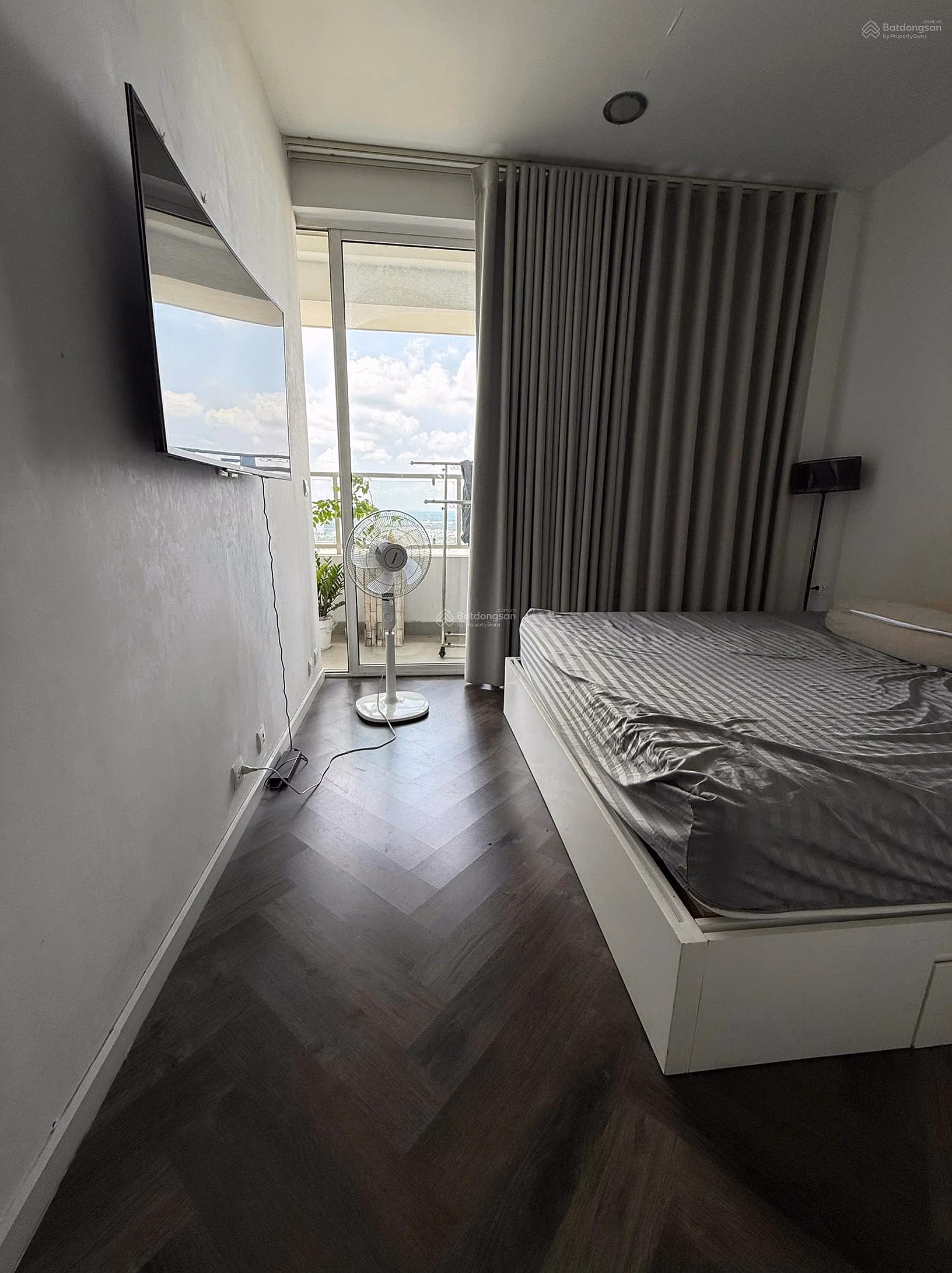 Apartment for sale at super bargain price at Sunrise City South, 6.2 billion, 60m2