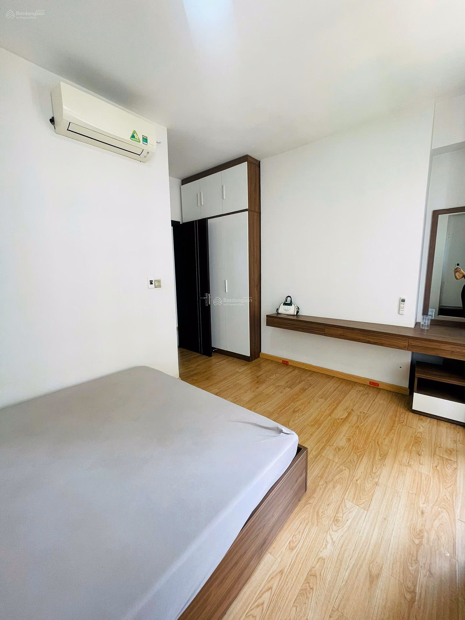 Apartment for rent with 2 bedrooms, 2 bathrooms, 85m2, 11 million at The Era Town, District 7, City. HCM