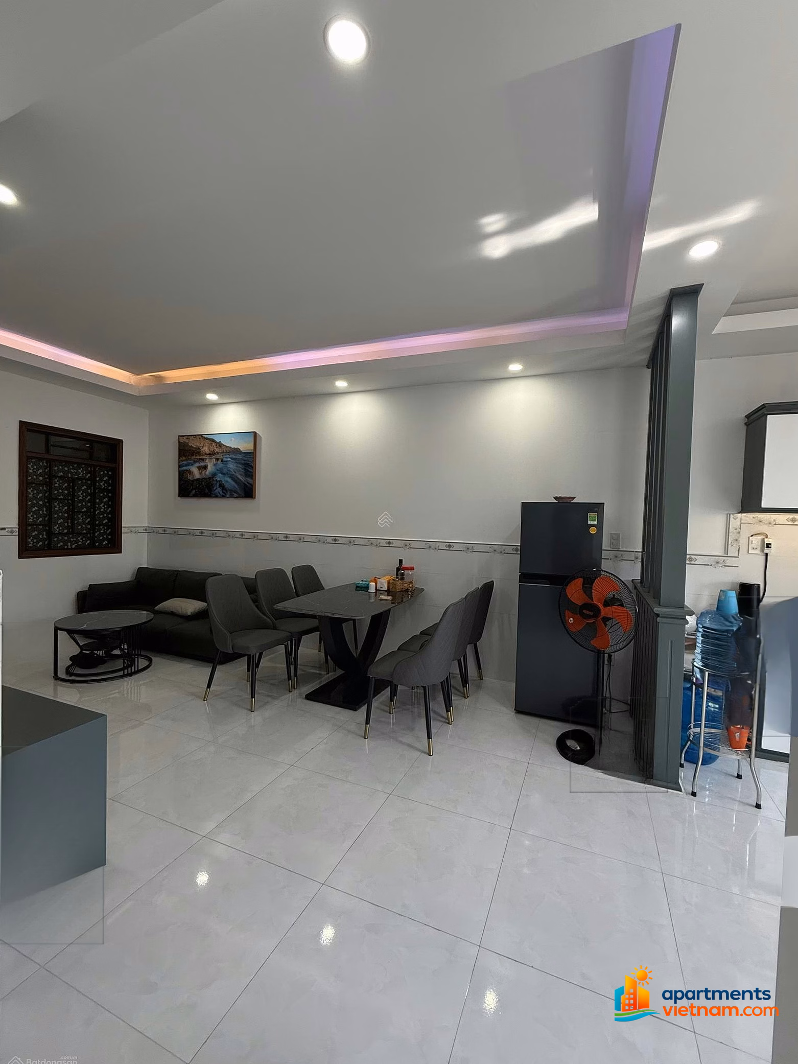 Selling 2-bedroom apartment in Vinh Diem Trung with all beautiful new furniture, pink book transferred quickly, good price