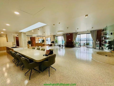 The apartment is 310m2, has 3 bedrooms, has West Lake view, fully furnished in building D'. Le Soleil Xuan Dieu