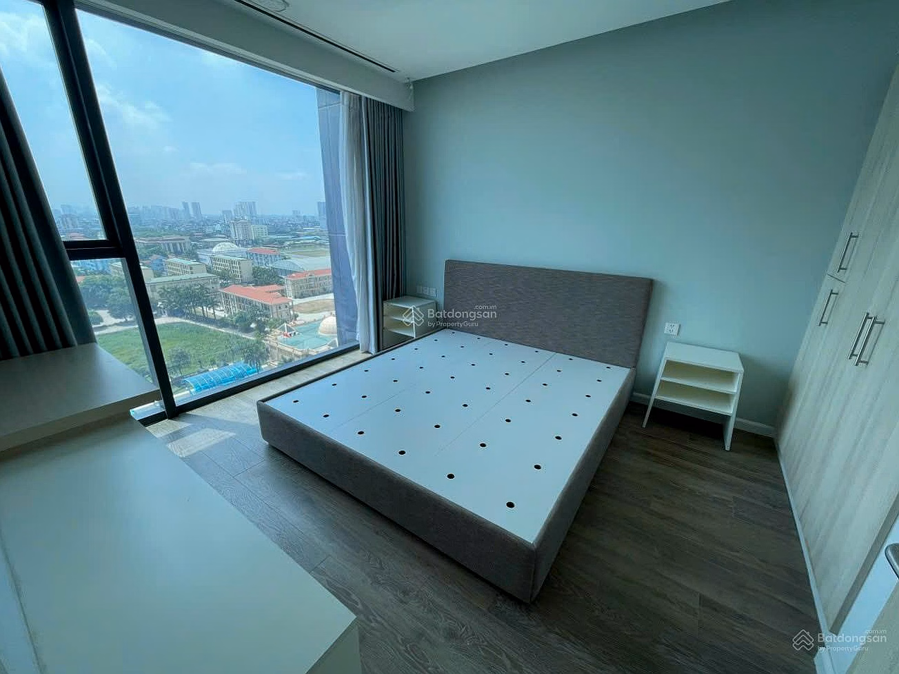 Family needs to sell 4 bedroom 165m2 apartment in Artemis building, long-term registration, car slot, price 16.5 billion. No intermediaries