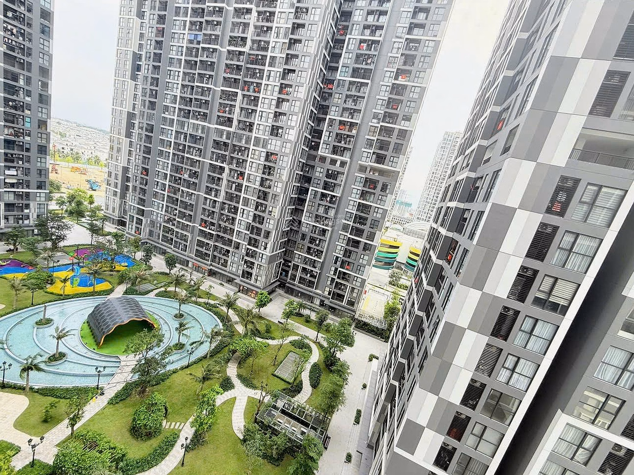 OWNERS FOR SELLING A 1 BEDROOM APARTMENT WITH GOOD FURNISHING PRICE OF 3 BILLION AVAILABLE BOOK BOOK 0986 903 ***