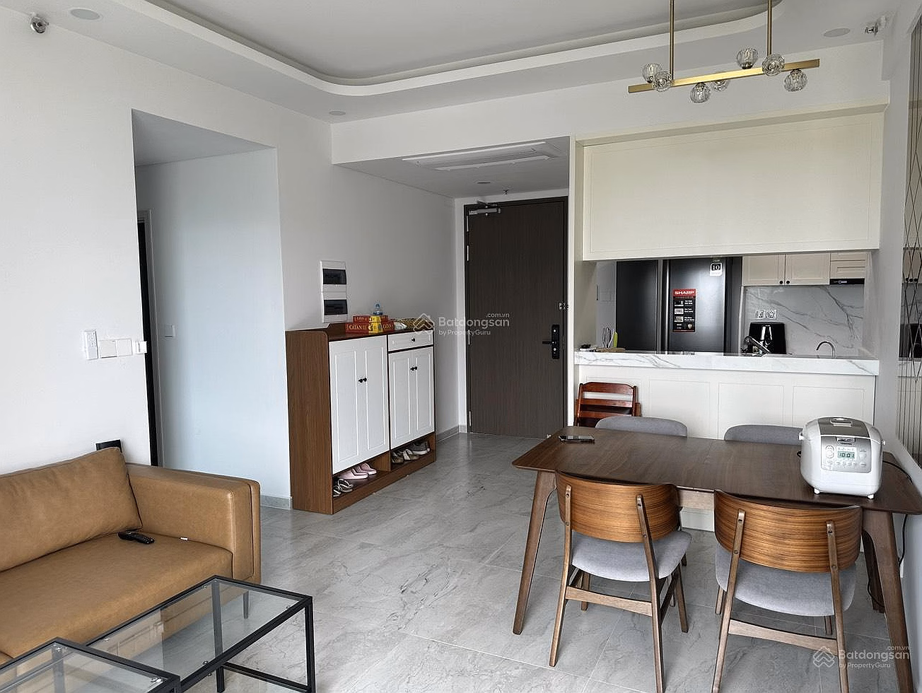 URGENT. Owner wants to urgently sell Cardinal Court apartment, 2 bedrooms, high floor, pink book, high-class furniture, price 10.9 billion
