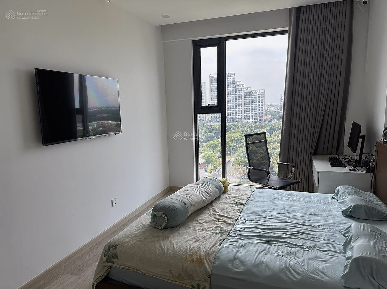 URGENT. Owner wants to urgently sell Cardinal Court apartment, 2 bedrooms, high floor, pink book, high-class furniture, price 10.9 billion