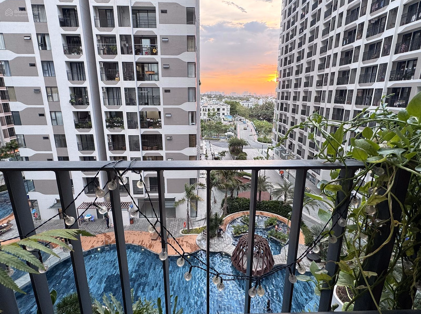 Selling 3 bedroom + 3 bathroom apartment at MT Eastmark City Apartment, very good price 4.8 billion, 100m2