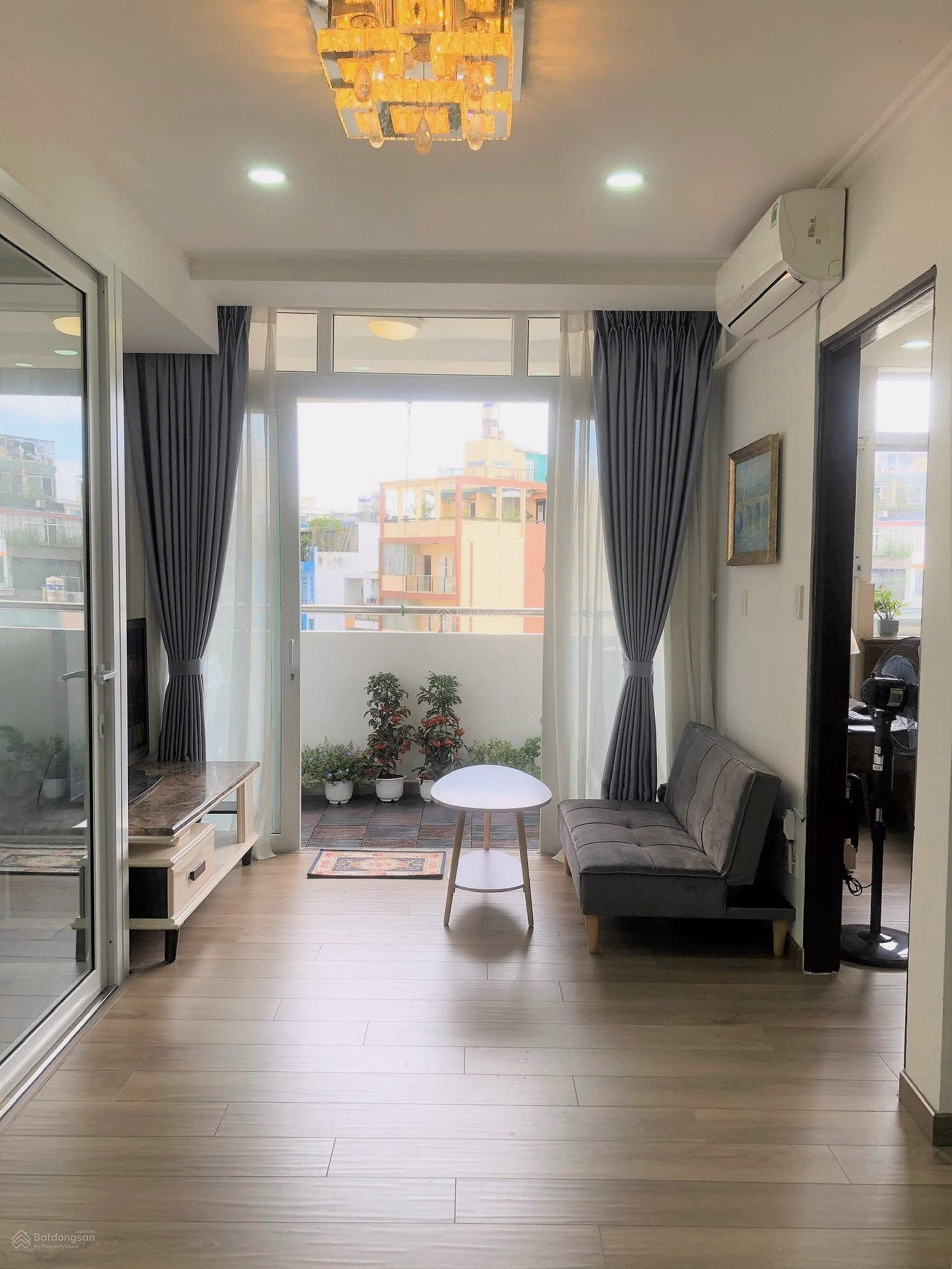 Selling a corner apartment in Screc Tower apartment - 92 m2/2 bedrooms for 5.7 billion - 0908 879 *** Tuan