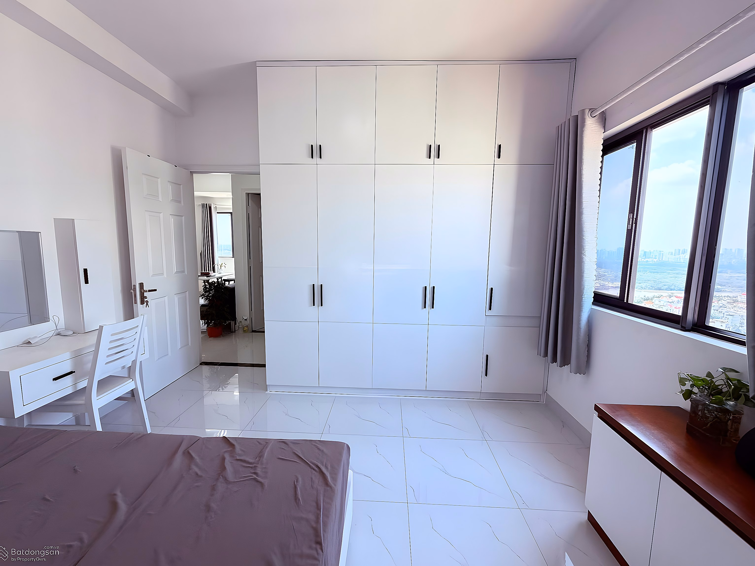 Selling 2-bedroom apartment fully furnished, airy view, good price at The Era Town