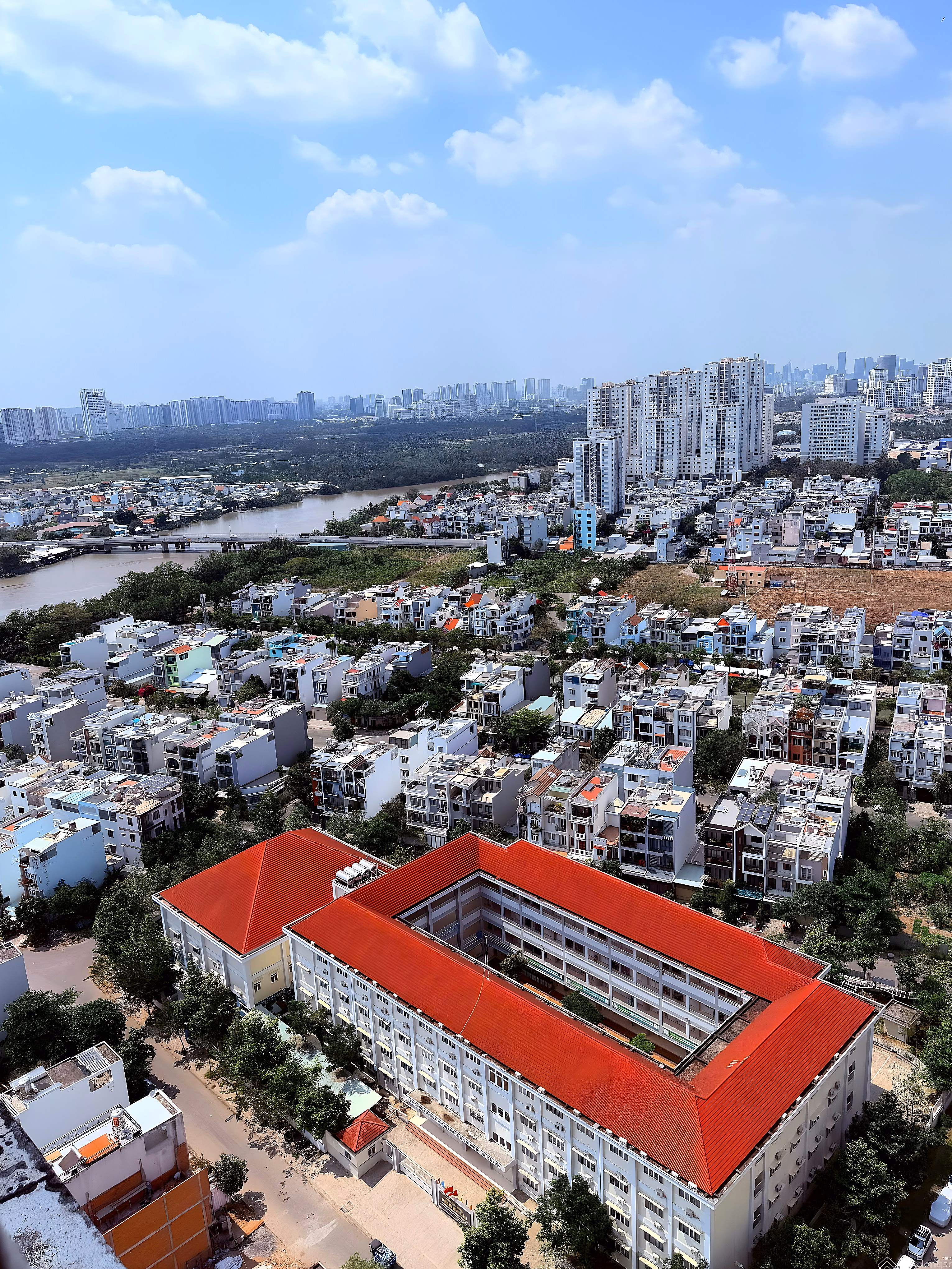 Selling 2-bedroom apartment fully furnished, airy view, good price at The Era Town