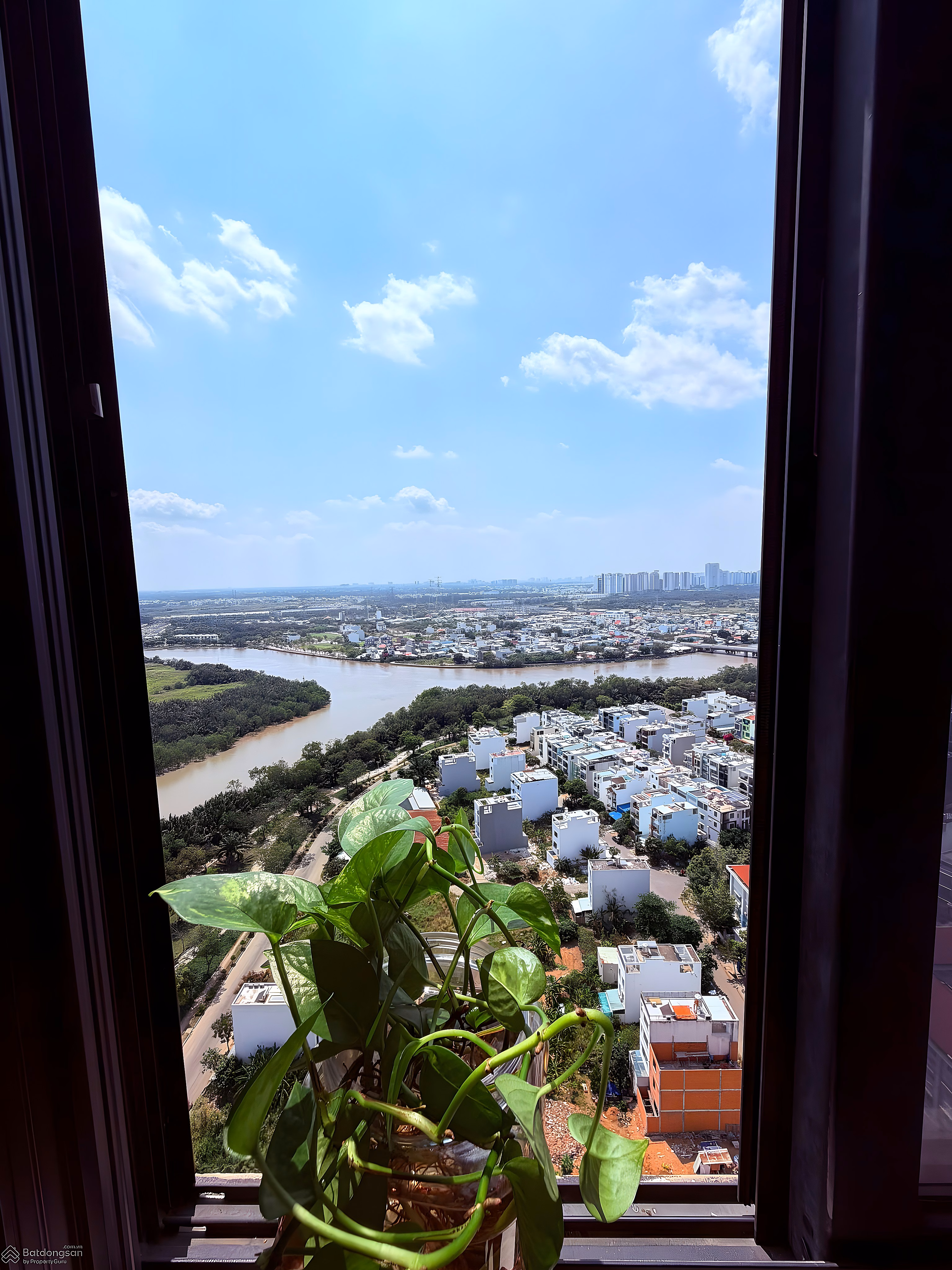 Selling 2-bedroom apartment fully furnished, airy view, good price at The Era Town