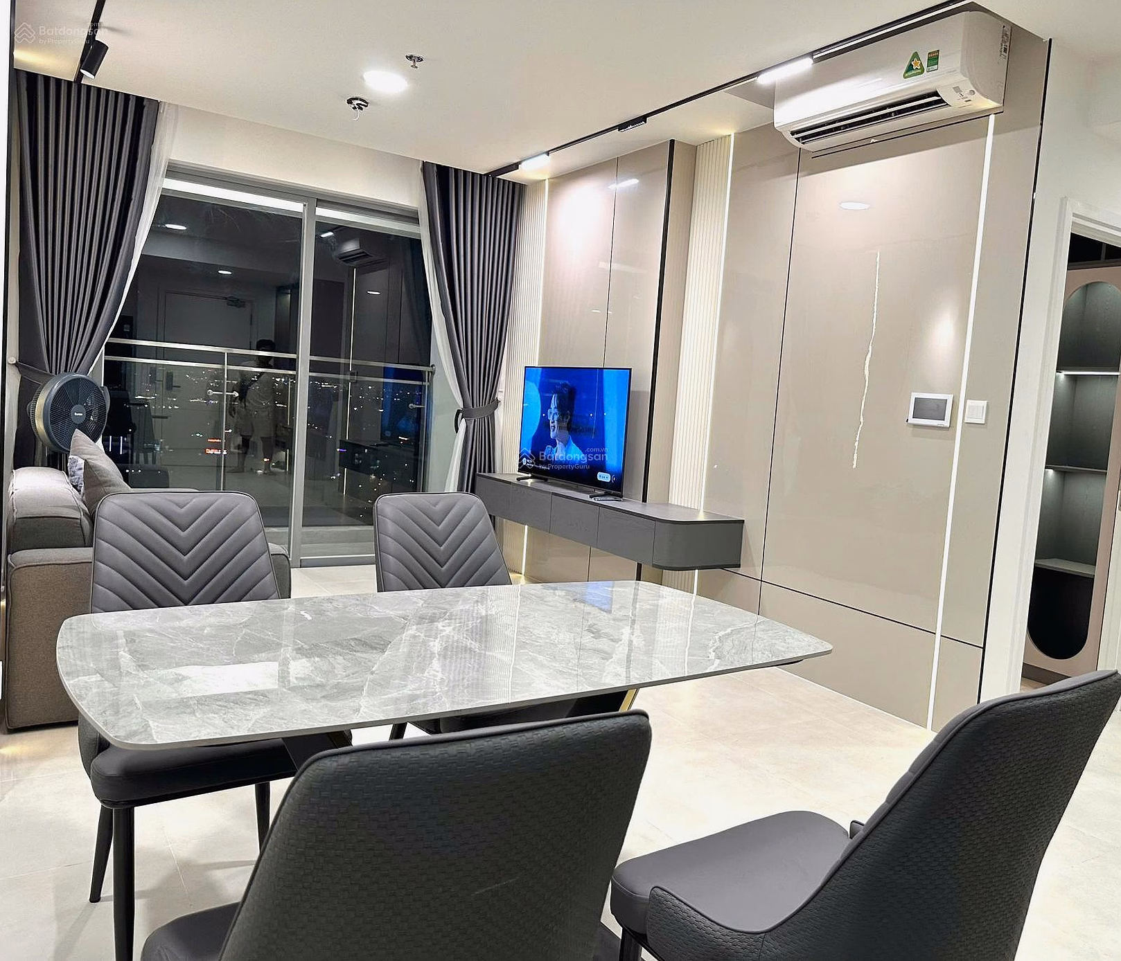 The owner sent Nham to sell a 65m² - 2 bedroom Urban Green apartment with new registration documents ready. 5 billion 1 bag to name
