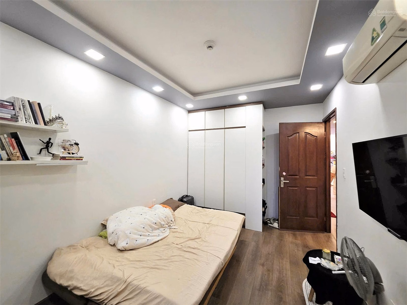 Apartment for sale with 3 bedrooms, 2 bathrooms, 100m2 with registered book, 9.3 billion, nice, airy view of Novaland Garden Gate apartment