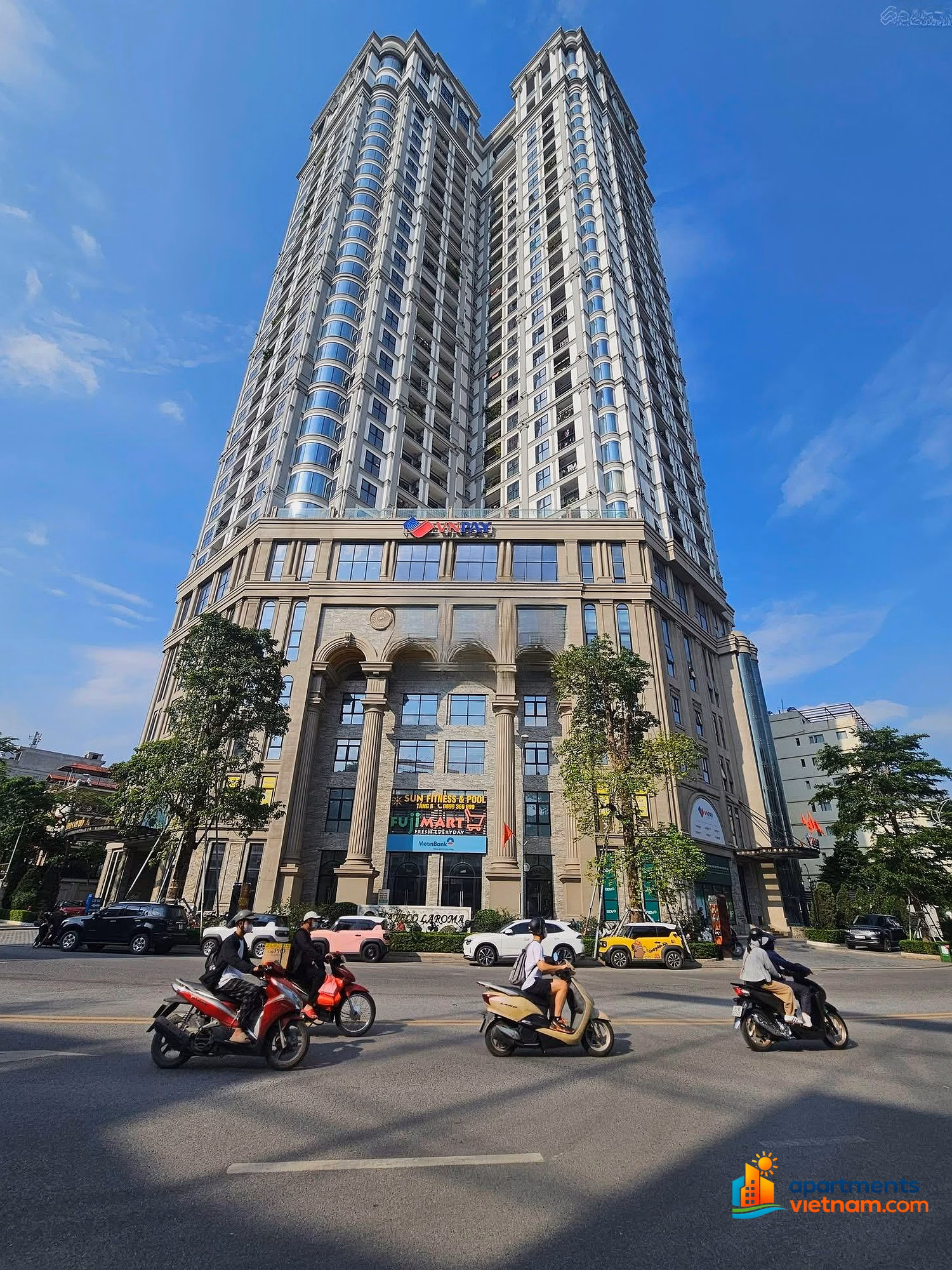 Sky villa Hateco Laroma Huynh Thuc Khang luxury apartment 277m2 3 bedrooms Master