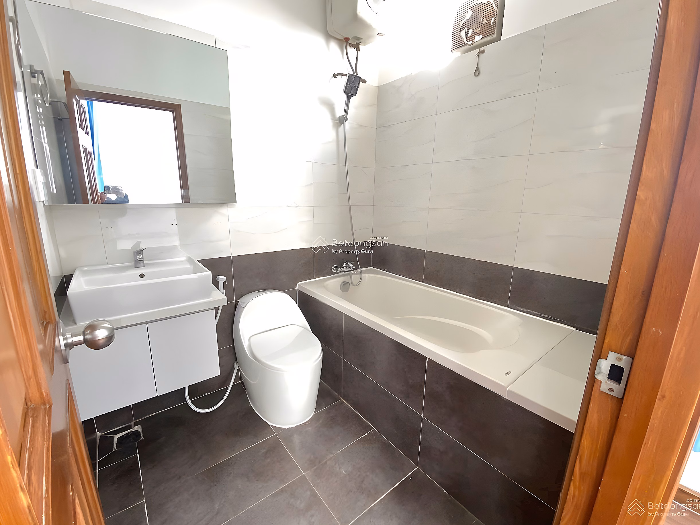 Apartment for sale at Belleza Apartment, great price 6 billion VND, 124m2, 3 bedrooms, 2 bathrooms