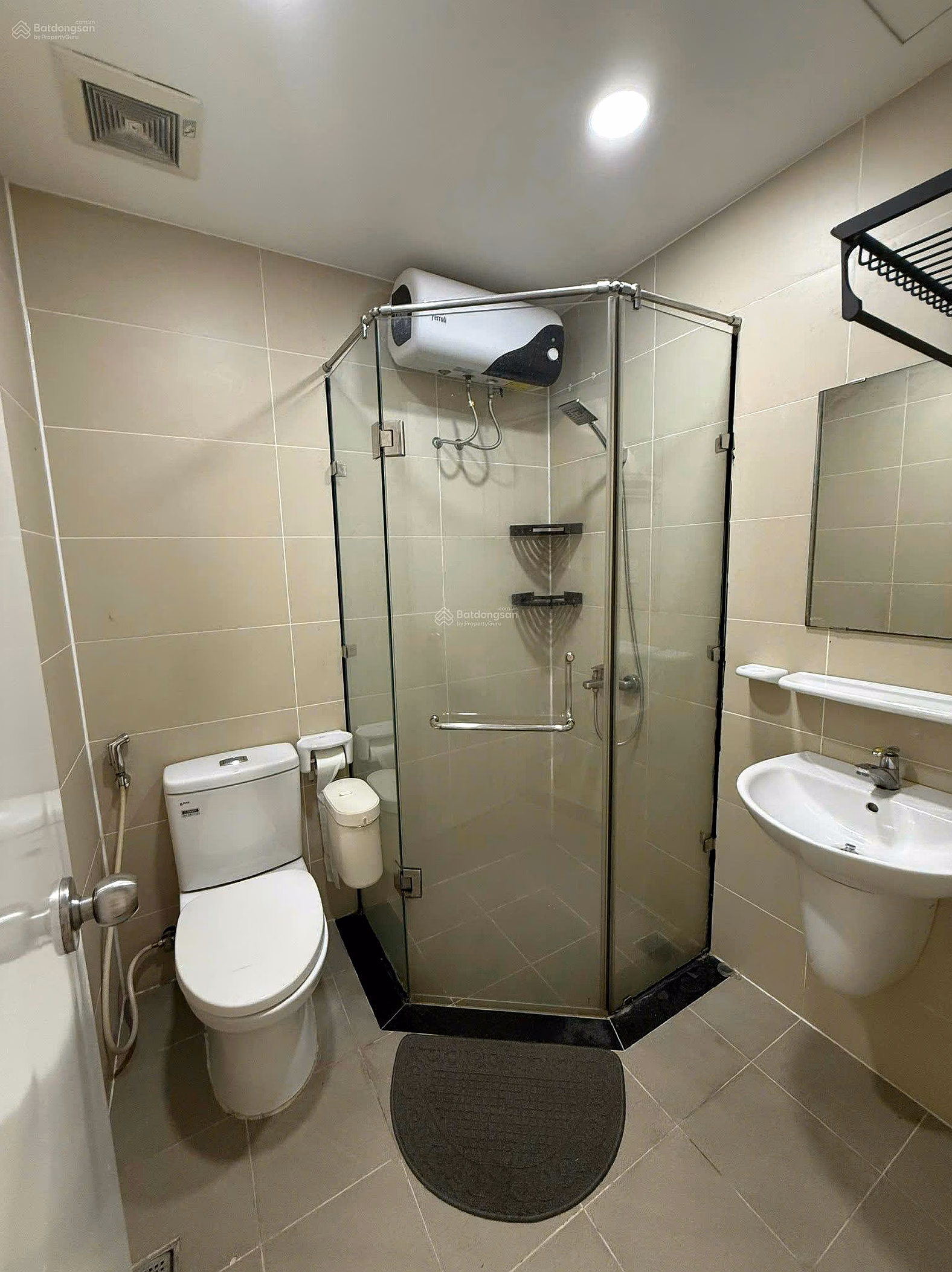 Need money to sell apartment Carillon 5, Tan Phu, corner apartment 73m² - 2 bedrooms - 2 bathrooms, beautiful high-class house, with pink book