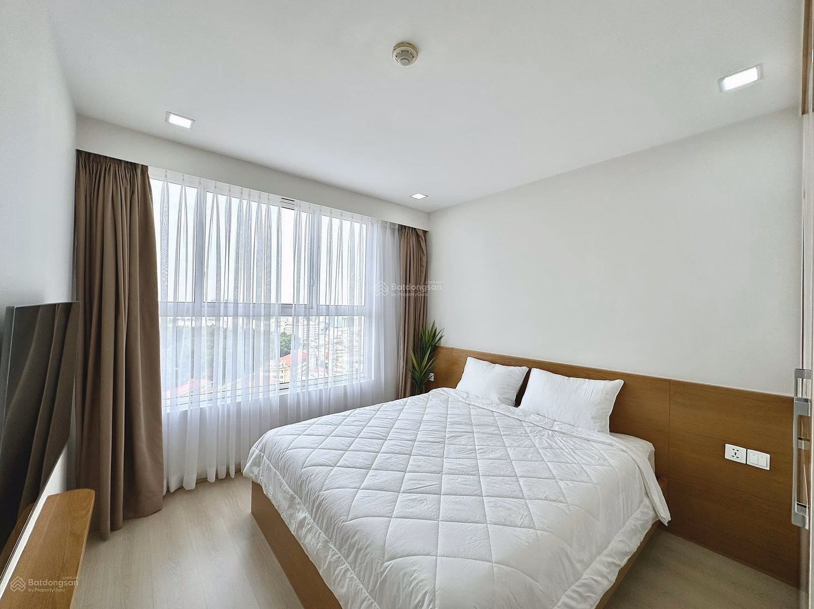3 bedrooms for rent - 85m2, 18 million/month at Orchard Parkview building, Novaland, 130 Hong Ha, Phu Nhuan