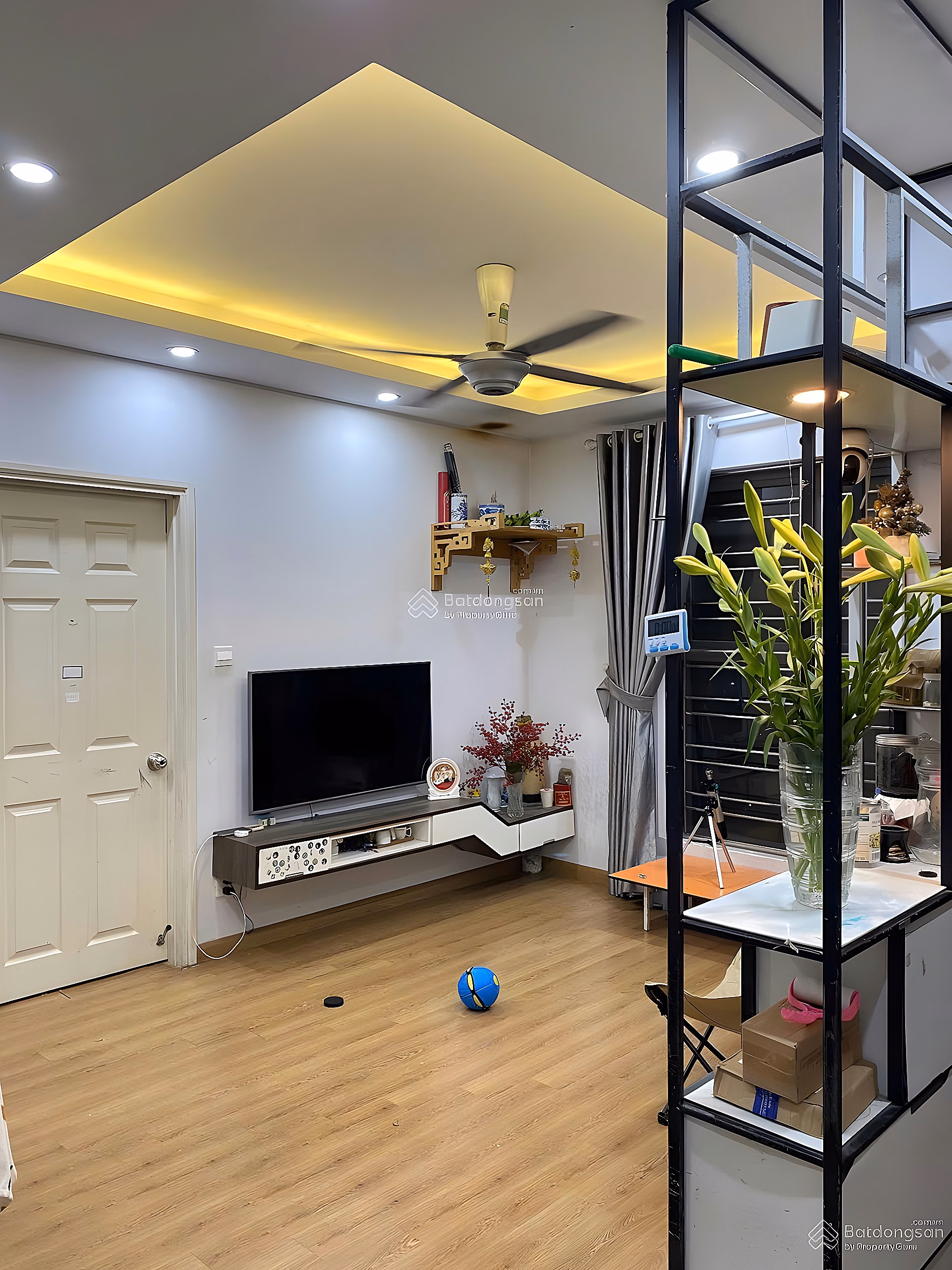 OWNER FOR SELLING BEAUTIFUL MIDDLE FLOOR 2 BEDROOM CORNER APARTMENT IN J SPARK DUONG NOI BUILDING