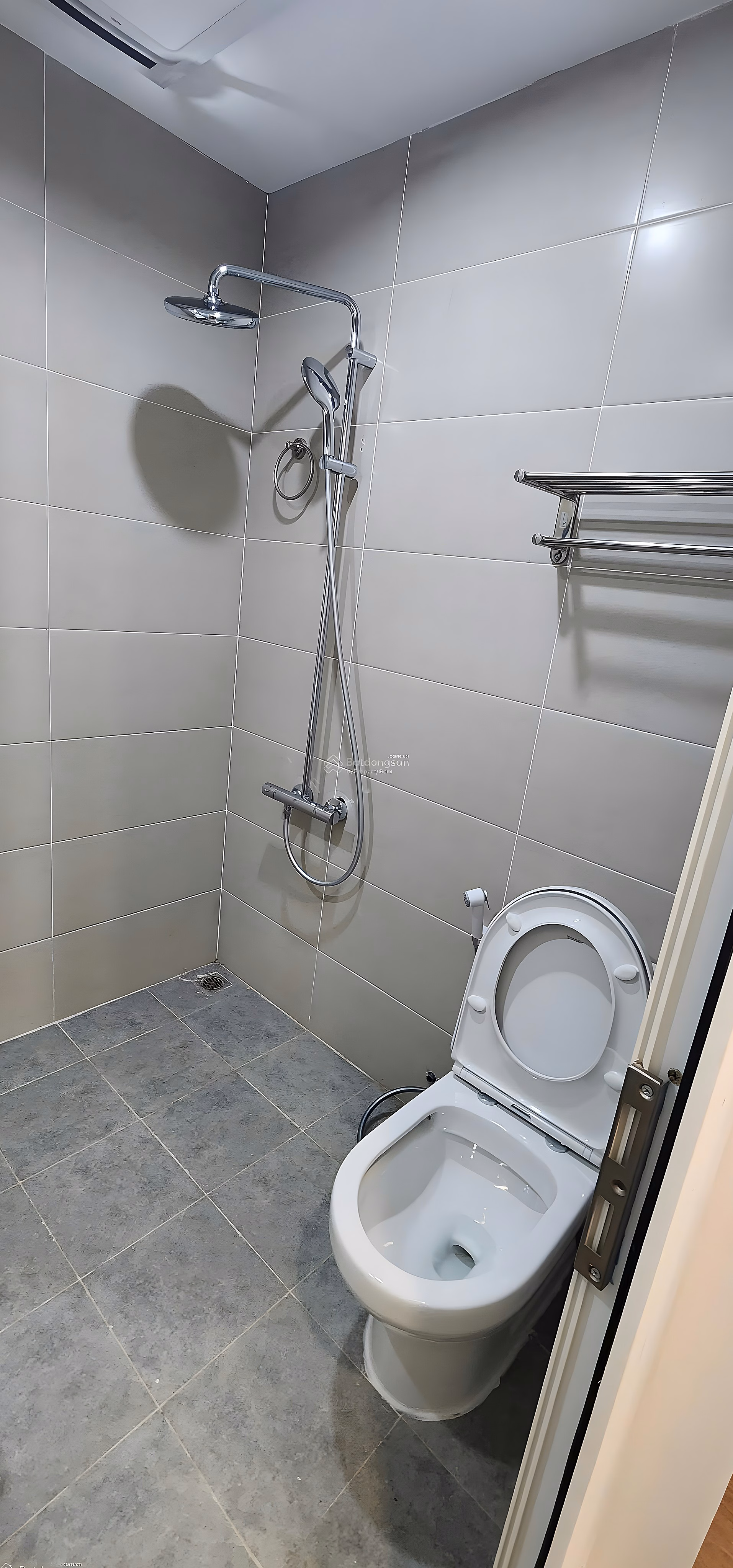 OWNER FOR SELLING BEAUTIFUL MIDDLE FLOOR 2 BEDROOM CORNER APARTMENT IN J SPARK DUONG NOI BUILDING