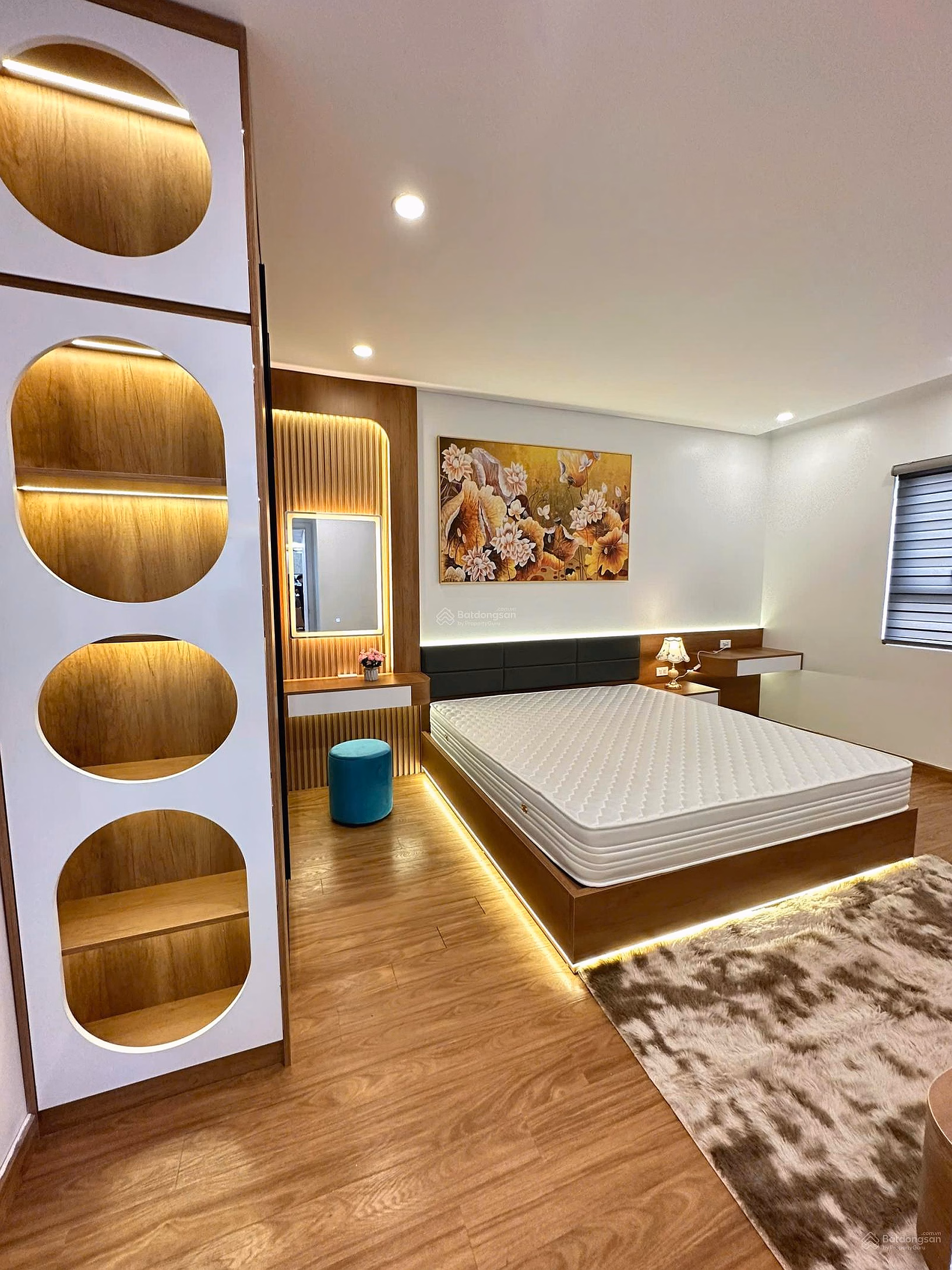 Apartment for sale, building 17T11 Trung Hoa Nhan Chinh, 68m², 2 bedrooms 1 bathroom, middle floor, basic furniture