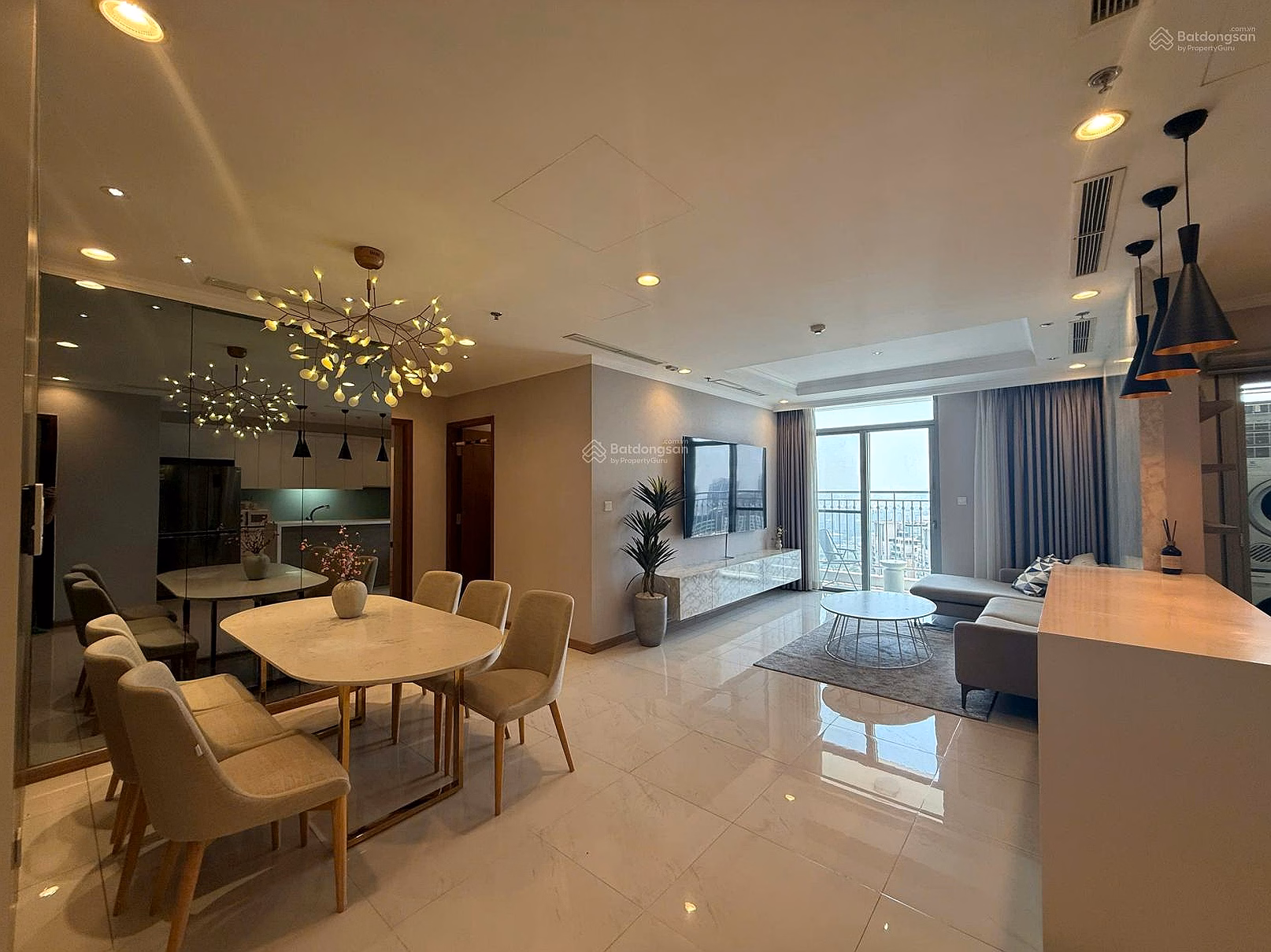 3 rooms for rent in Vinhomes Central Park, fully furnished, ready to move in - 0911 223 ***
