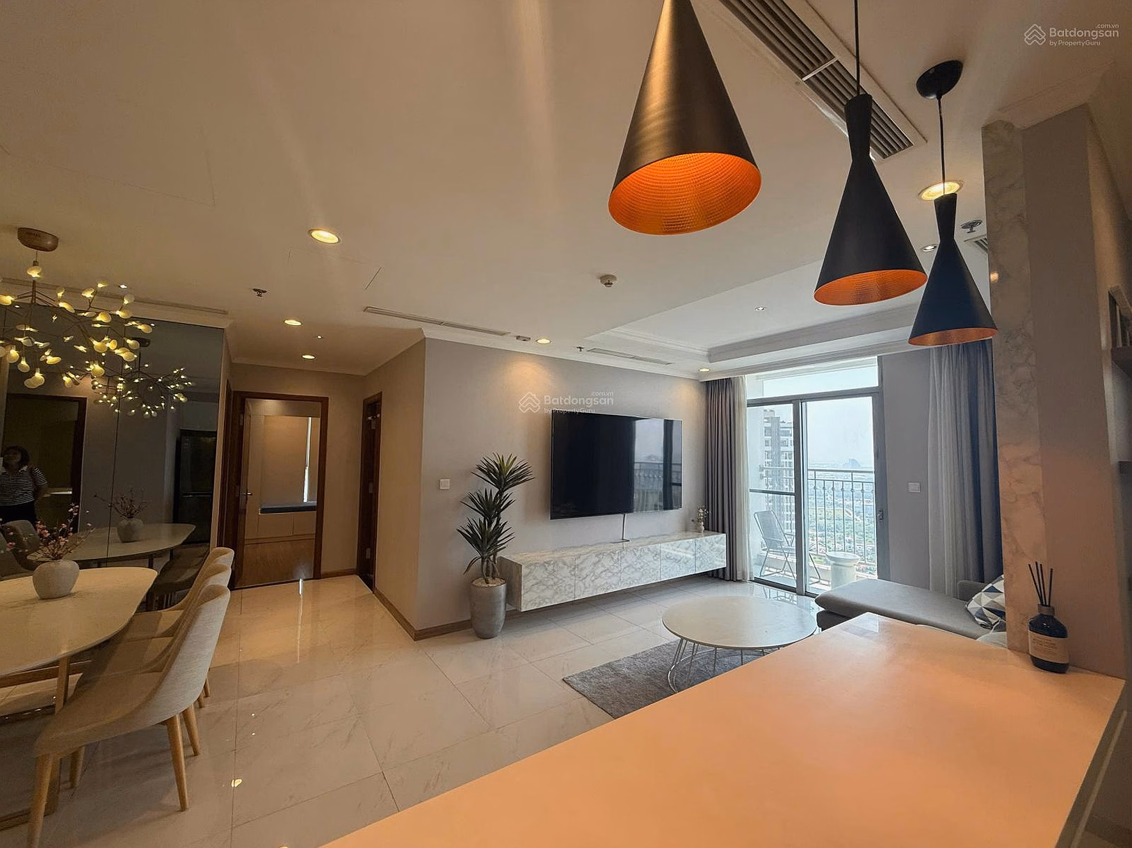 3 rooms for rent in Vinhomes Central Park, fully furnished, ready to move in - 0911 223 ***